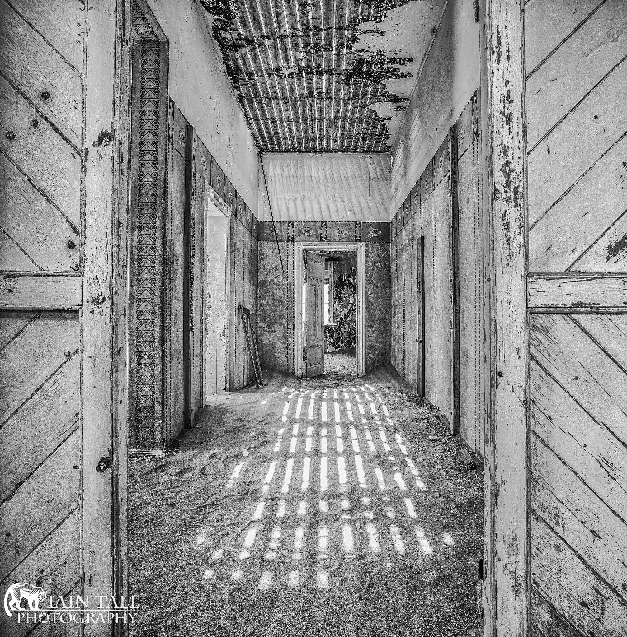 Canon TS-E 24mm f/3.5L sample photo. Open doors photography