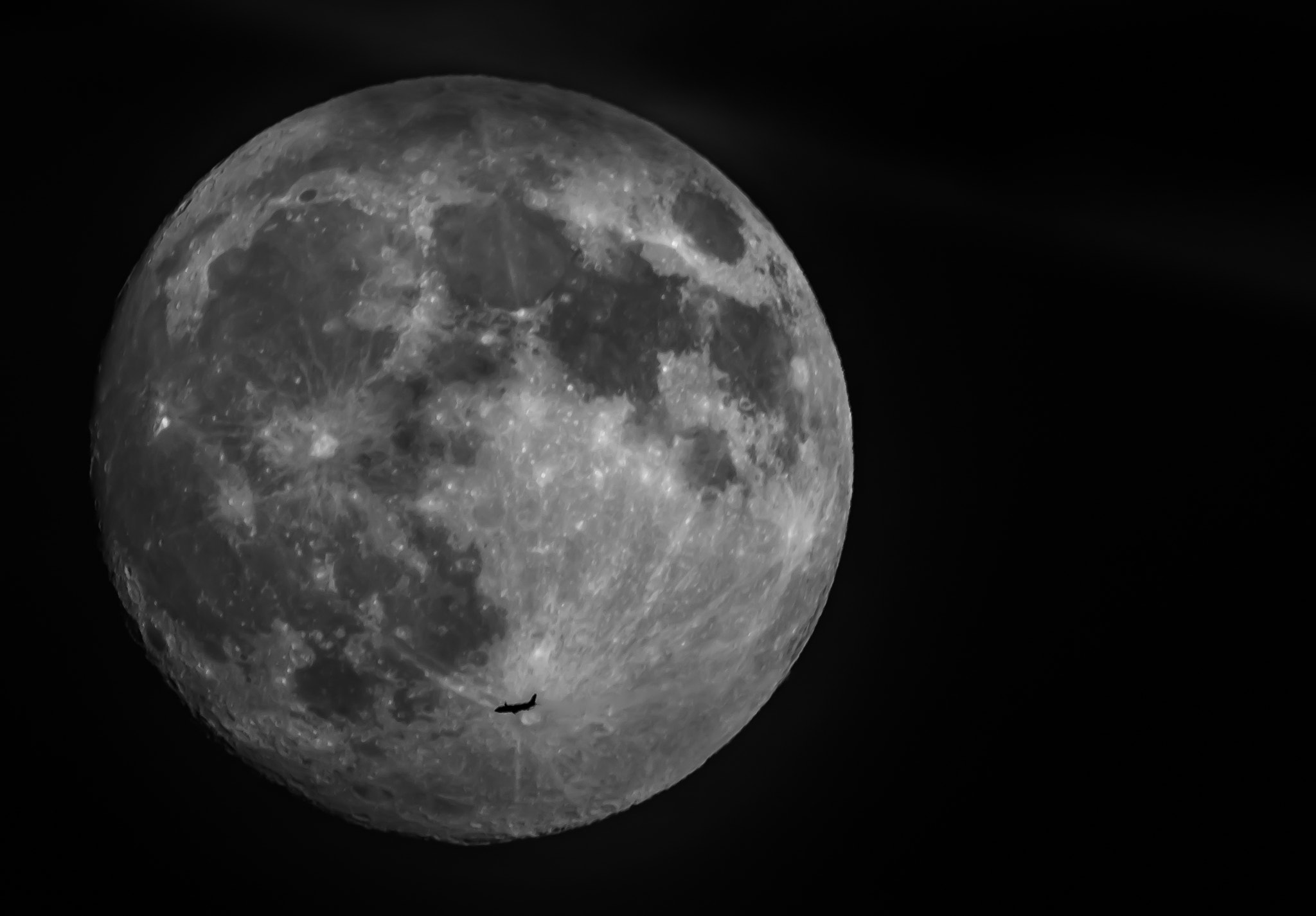 Canon EF 600mm F4L IS II USM sample photo. Super moon -aircraft photography