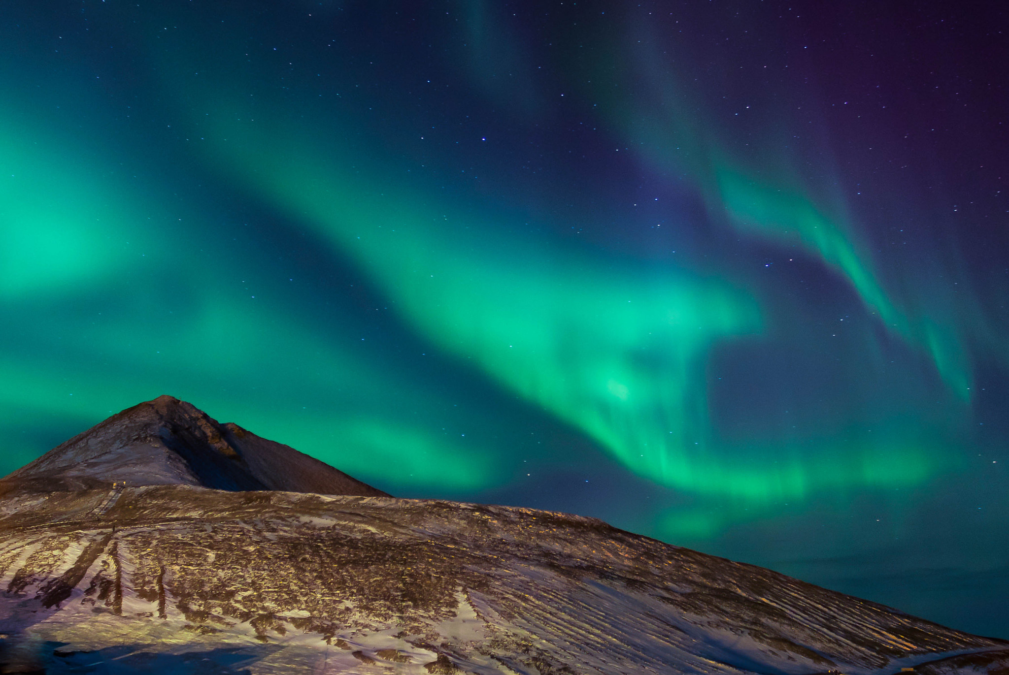 Canon EOS 1100D (EOS Rebel T3 / EOS Kiss X50) + Canon EF 17-40mm F4L USM sample photo. Auroras over mcmurdo station, antarctica photography