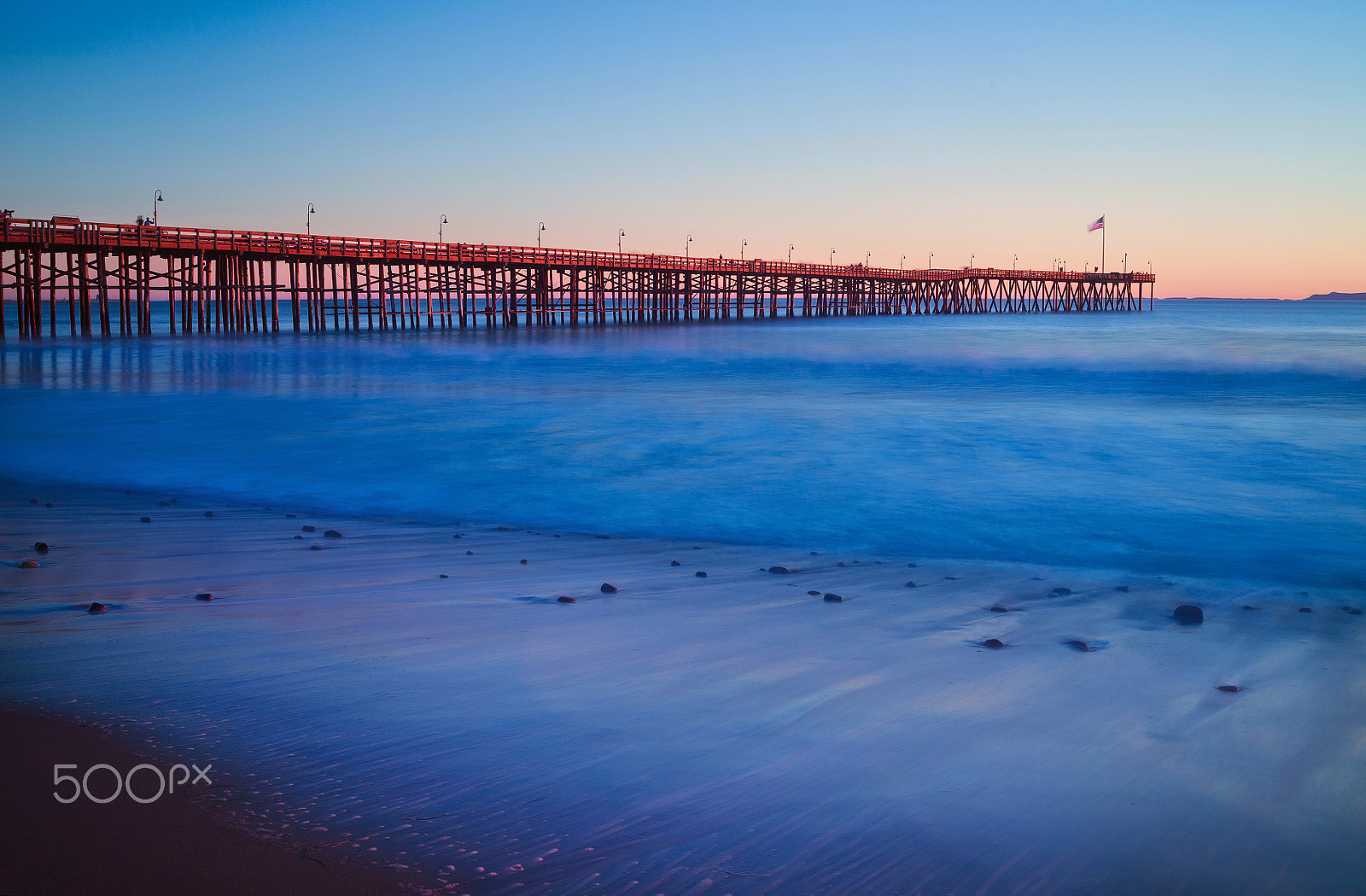 Nikon D800E + Samyang 35mm F1.4 AS UMC sample photo. The blue hour @ the pier photography