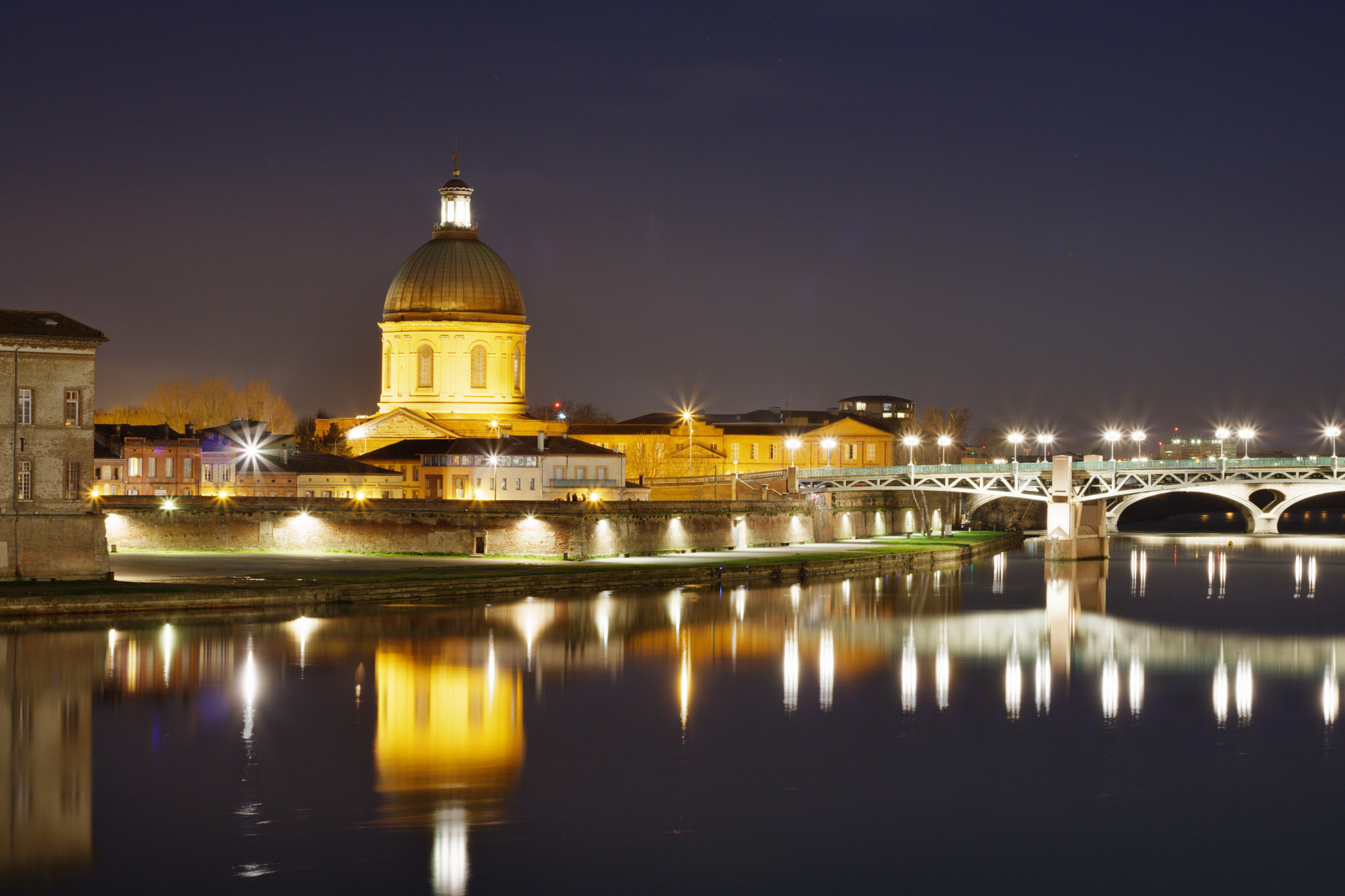 Canon EOS 760D (EOS Rebel T6s / EOS 8000D) + Canon EF 50mm F1.8 II sample photo. The dome by night photography