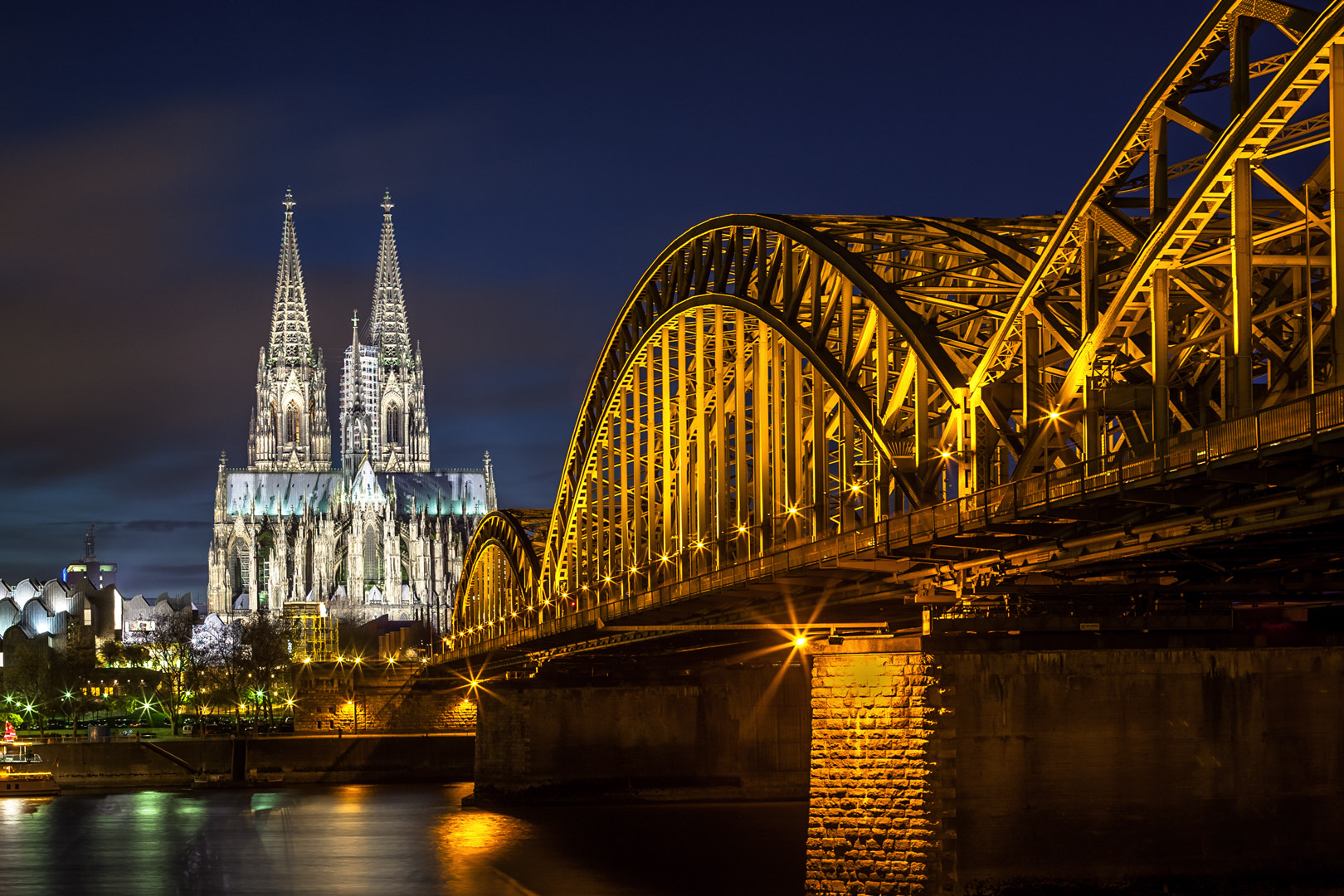 Canon EOS-1D Mark II sample photo. Golden bridge photography