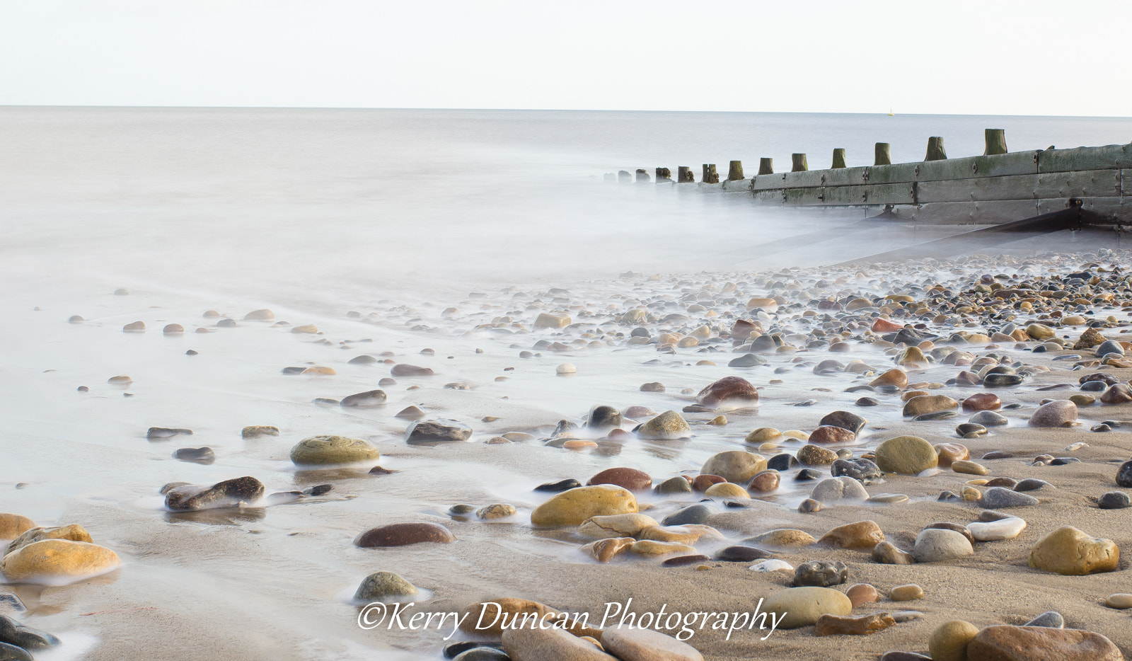 Sony Alpha DSLR-A580 + Sony DT 30mm F2.8 Macro SAM sample photo. Pebbles on the beach photography