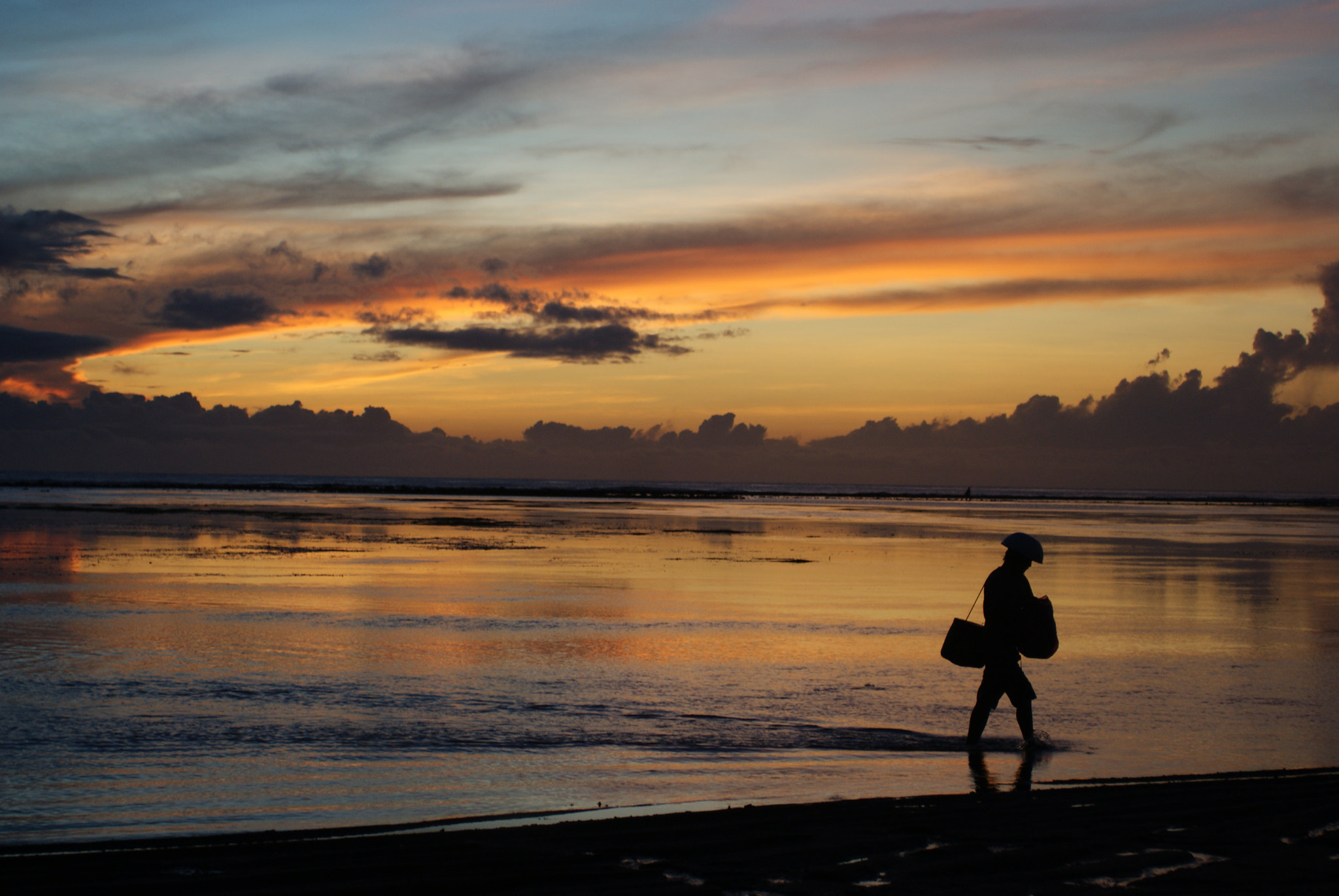 Minolta AF 28-85mm F3.5-4.5 sample photo. Going home sunrise photography