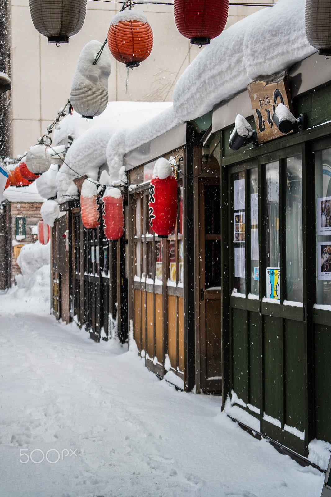 Samsung NX300 + Samsung NX 20-50mm F3.5-5.6 ED sample photo. Snowy yatai photography