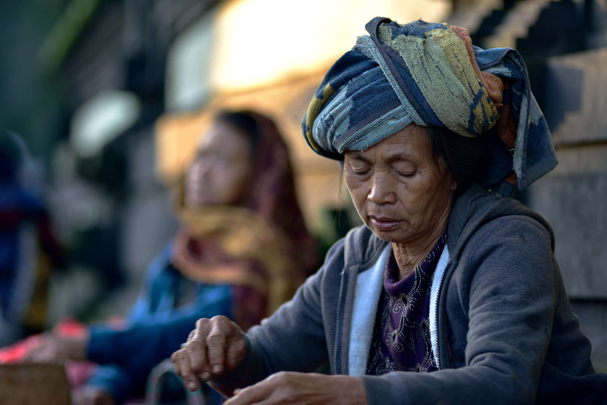 Nikon D750 + Nikon AF Nikkor 180mm F2.8D ED-IF sample photo. Street vendor photography