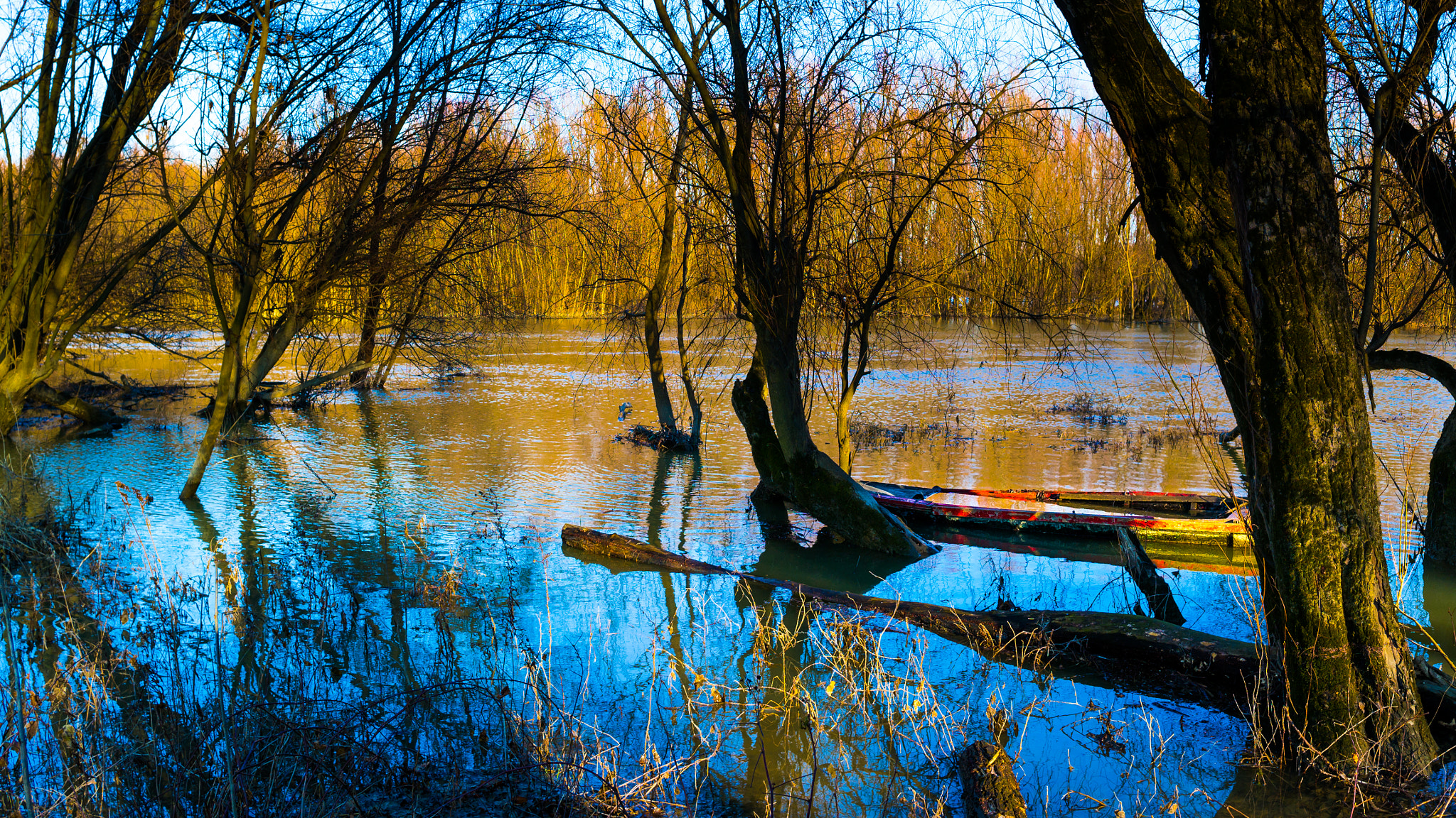 Samsung NX30 + Samsung NX 16mm F2.4 Pancake sample photo. Sunken photography