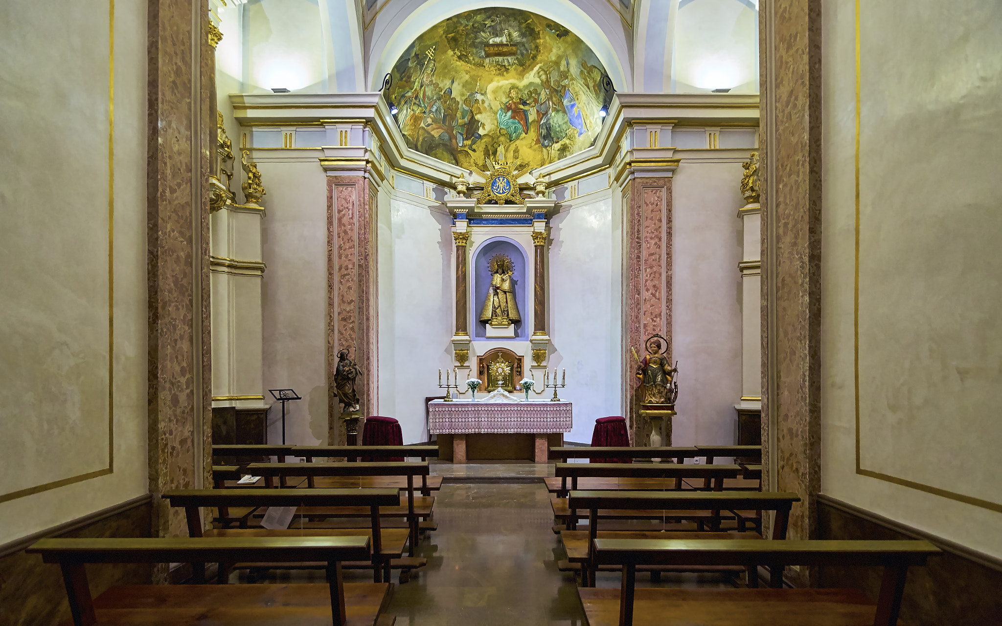 Fujifilm X-T1 + Tokina AT-X Pro 11-16mm F2.8 DX II sample photo. Capilla de la adoración - iglesia de santa catalina mártir photography