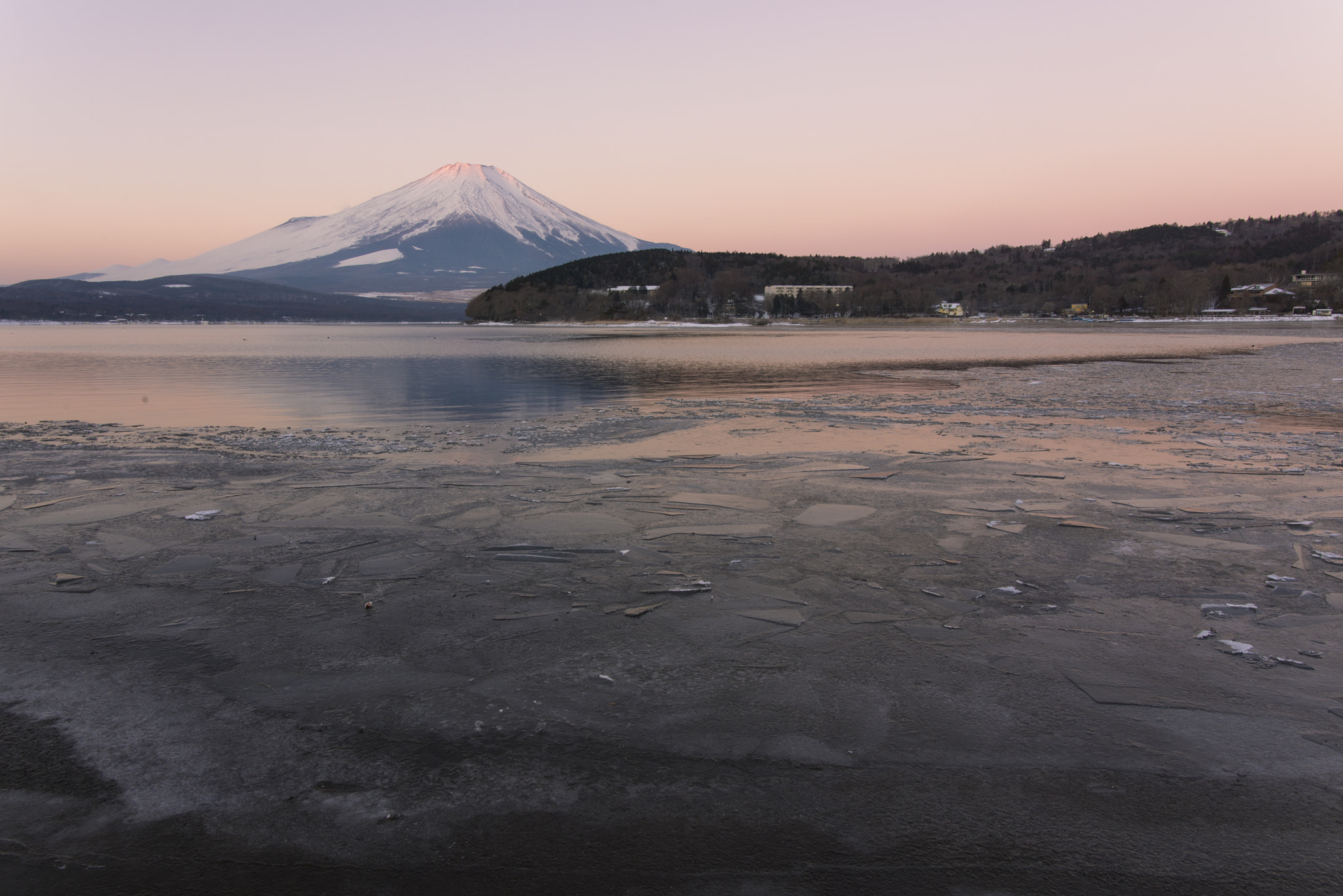 Sigma 17-35mm F2.8-4 EX DG  Aspherical HSM sample photo. Mt.fuji near the frozen lale photography