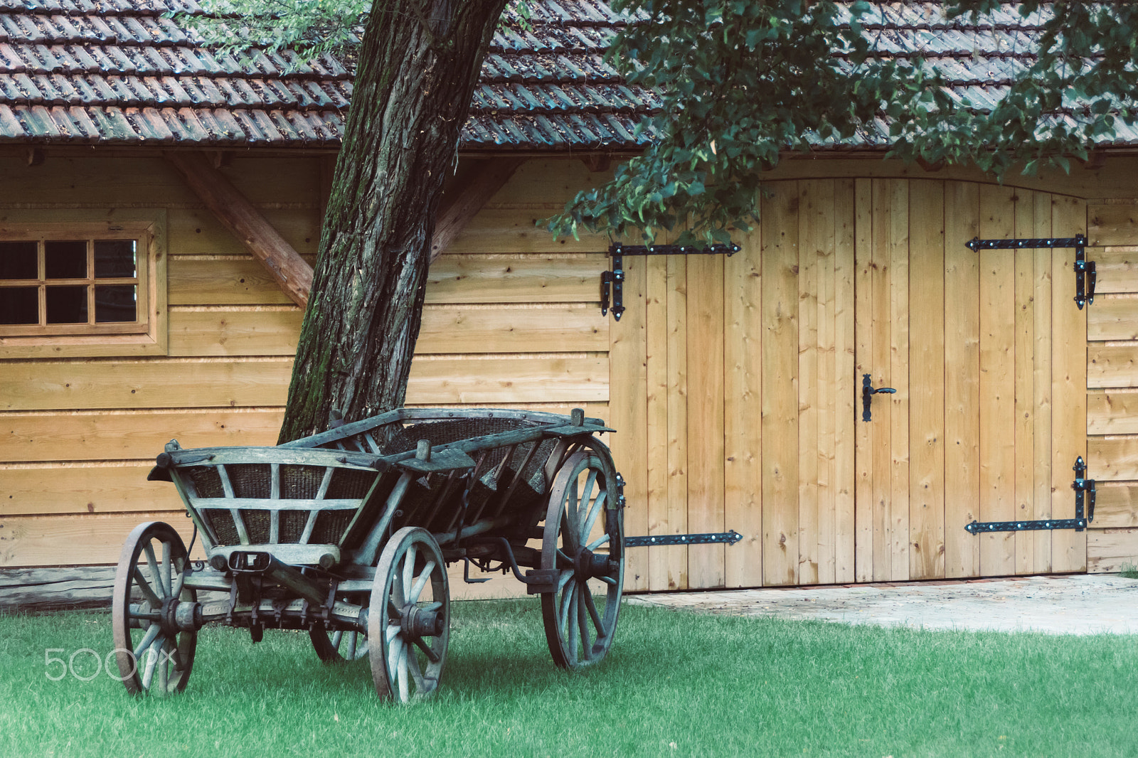 Sony DT 18-250mm F3.5-6.3 sample photo. Old wagon photography