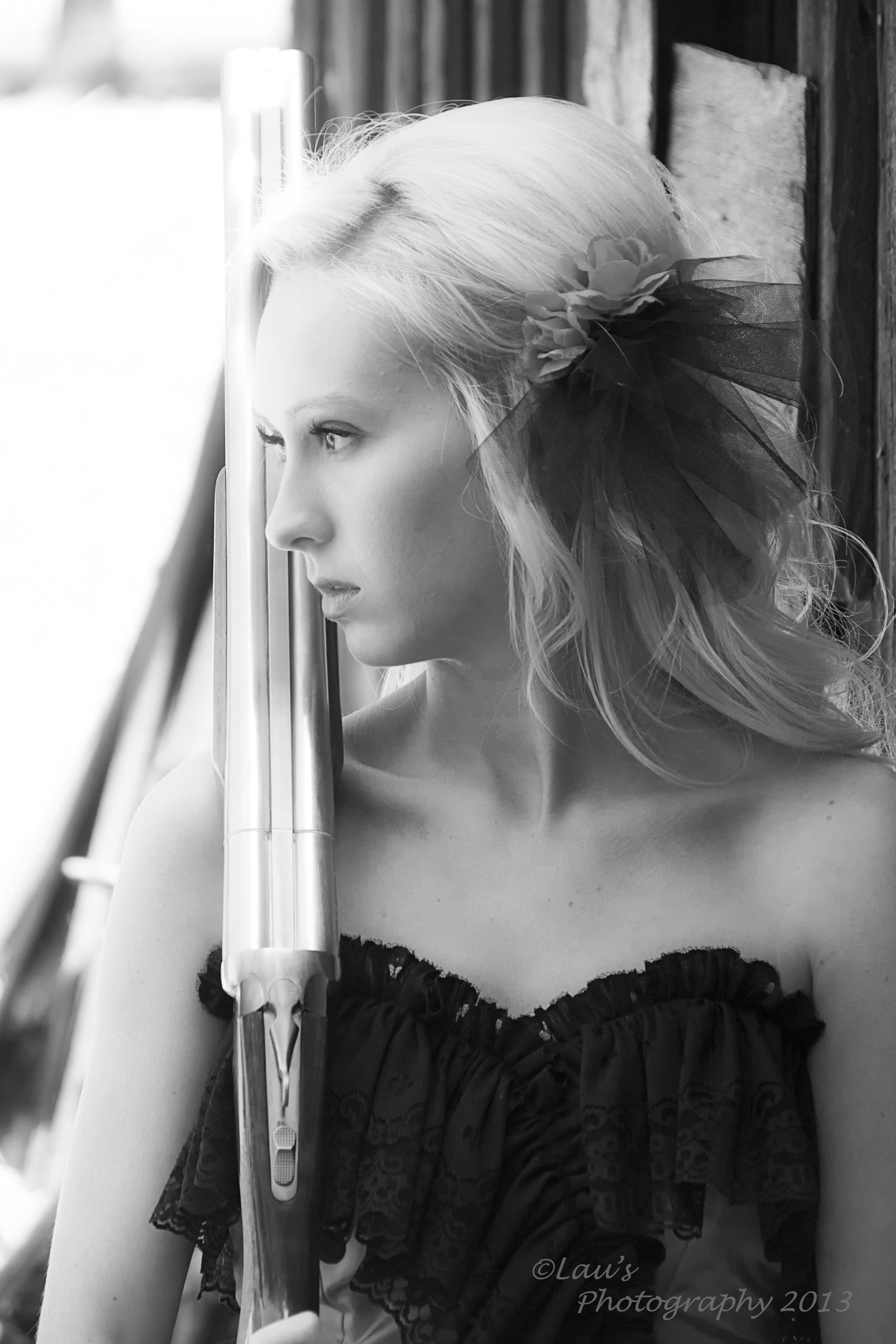 Sony DT 18-250mm F3.5-6.3 sample photo. Saloon girl photography