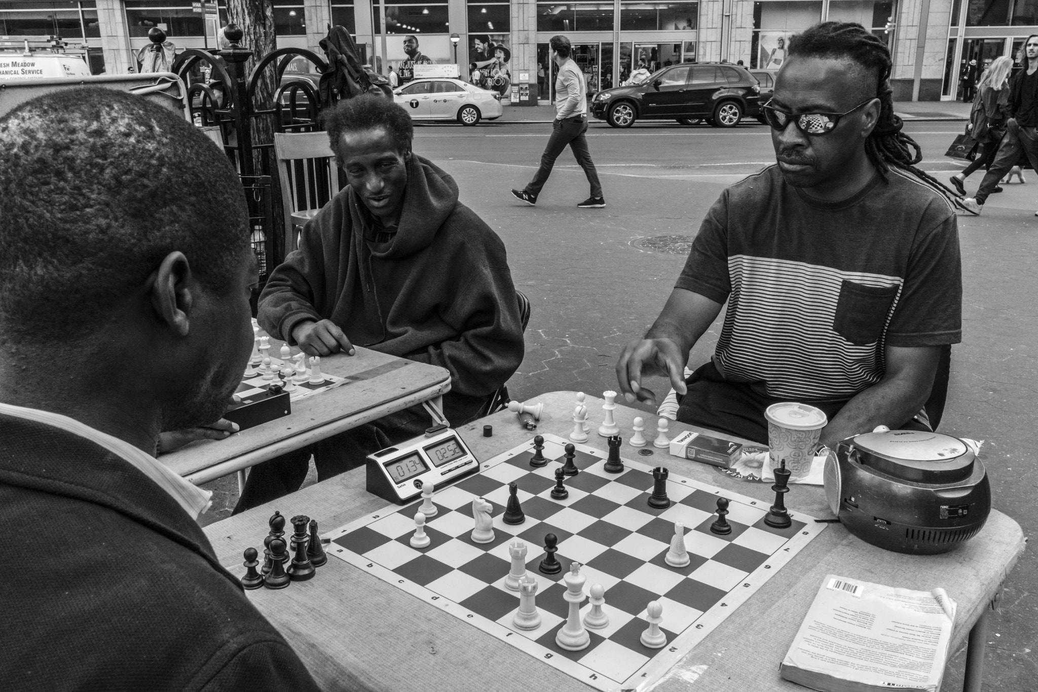 Nikon D7200 + Nikon AF-S Nikkor 20mm F1.8G ED sample photo. Street chess photography