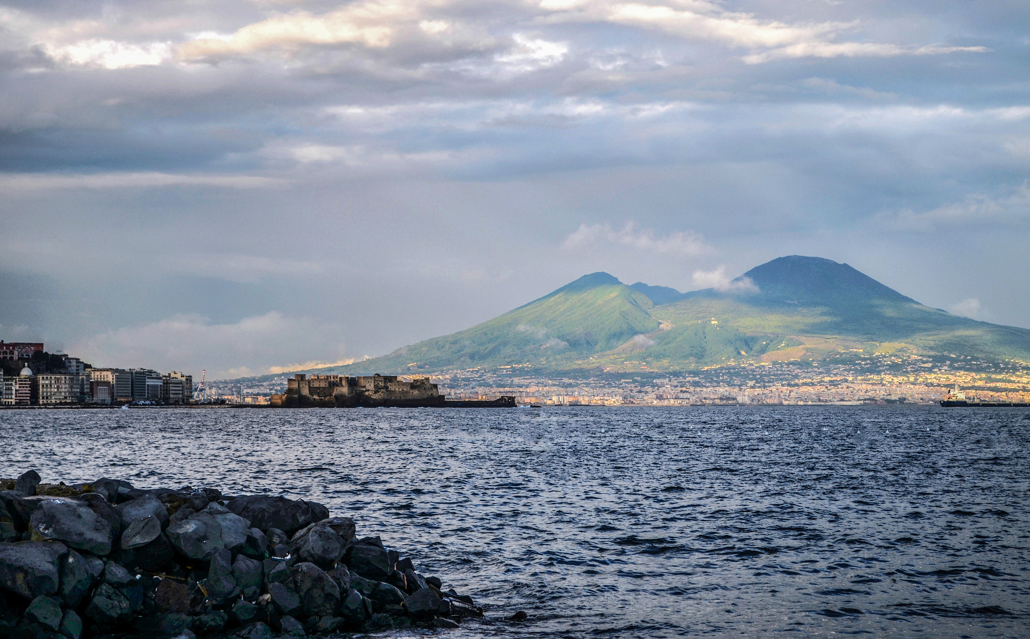 Nikon D5100 + Zeiss Milvus 85mm f/1.4 sample photo. Sua maestà...il vesuvio! benvenuti a napoli! photography