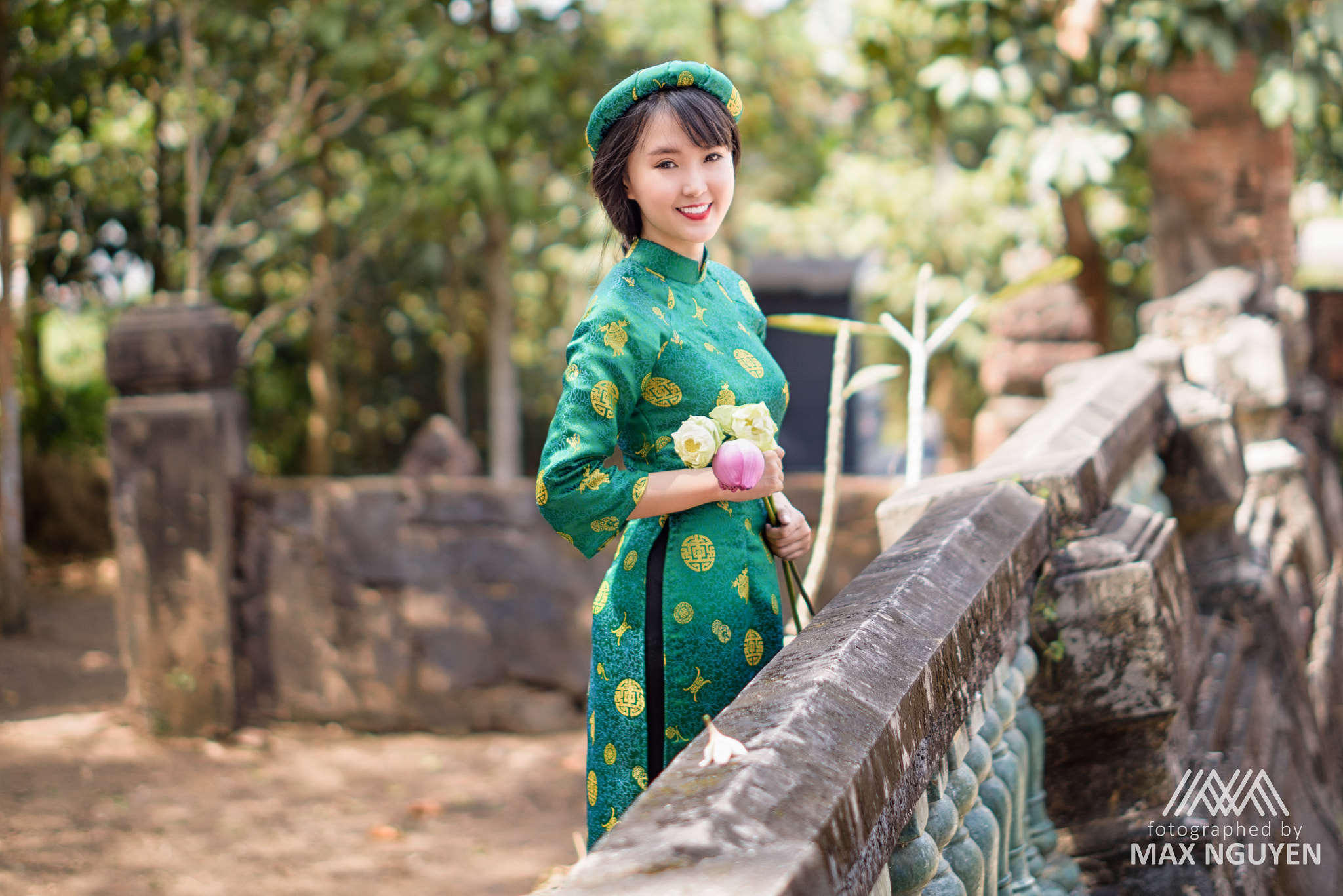 Nikon D810 + ZEISS Milvus 50mm F1.4 sample photo. Vietnamese traditional long dress photography