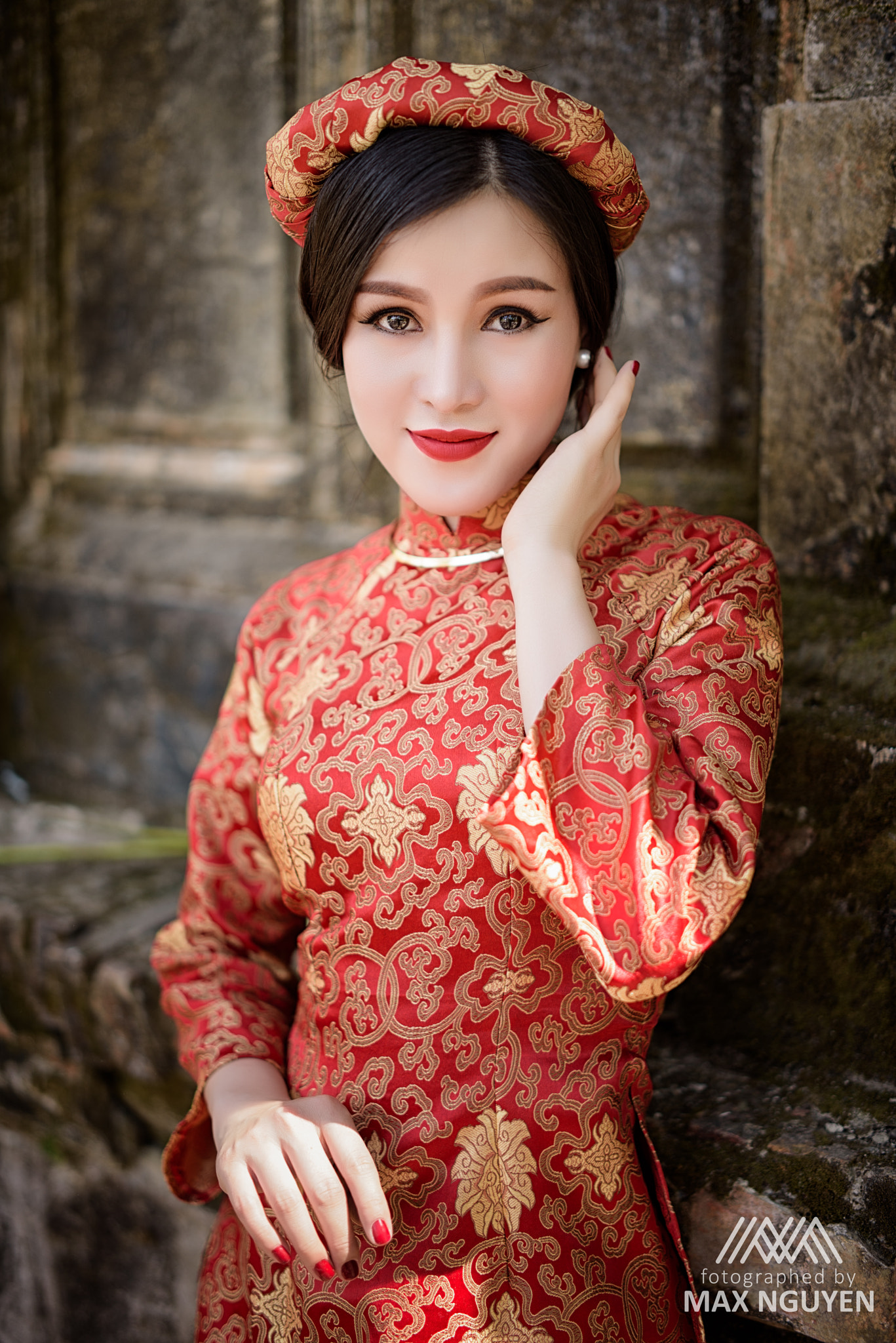 Nikon D810 + ZEISS Milvus 50mm F1.4 sample photo. Vietnamese traditional long dress photography
