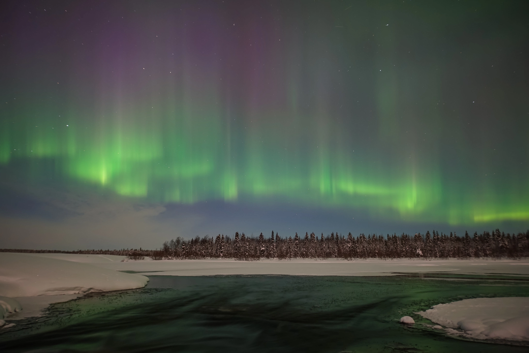 20mm F1.4 sample photo. Aurora borealis curtain photography