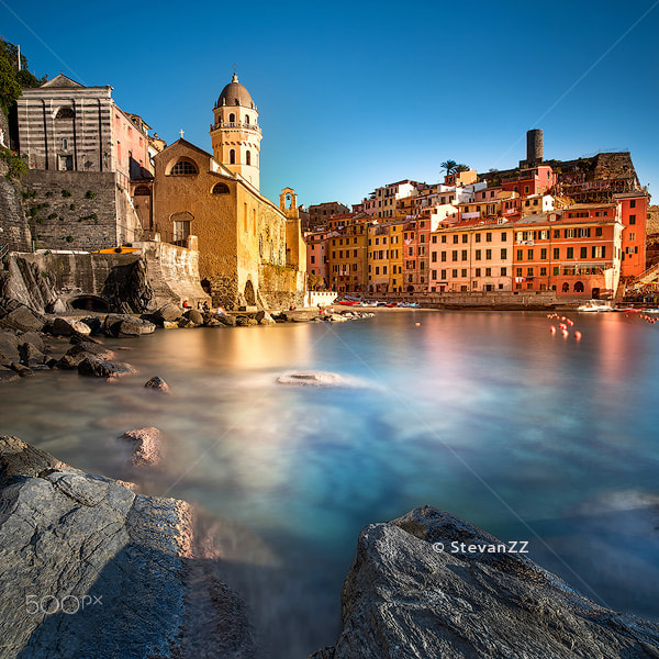 Nikon D800E + ZEISS Distagon T* 21mm F2.8 sample photo. Vernazza village, church, rocks and sea harbor on sunset. cinque photography