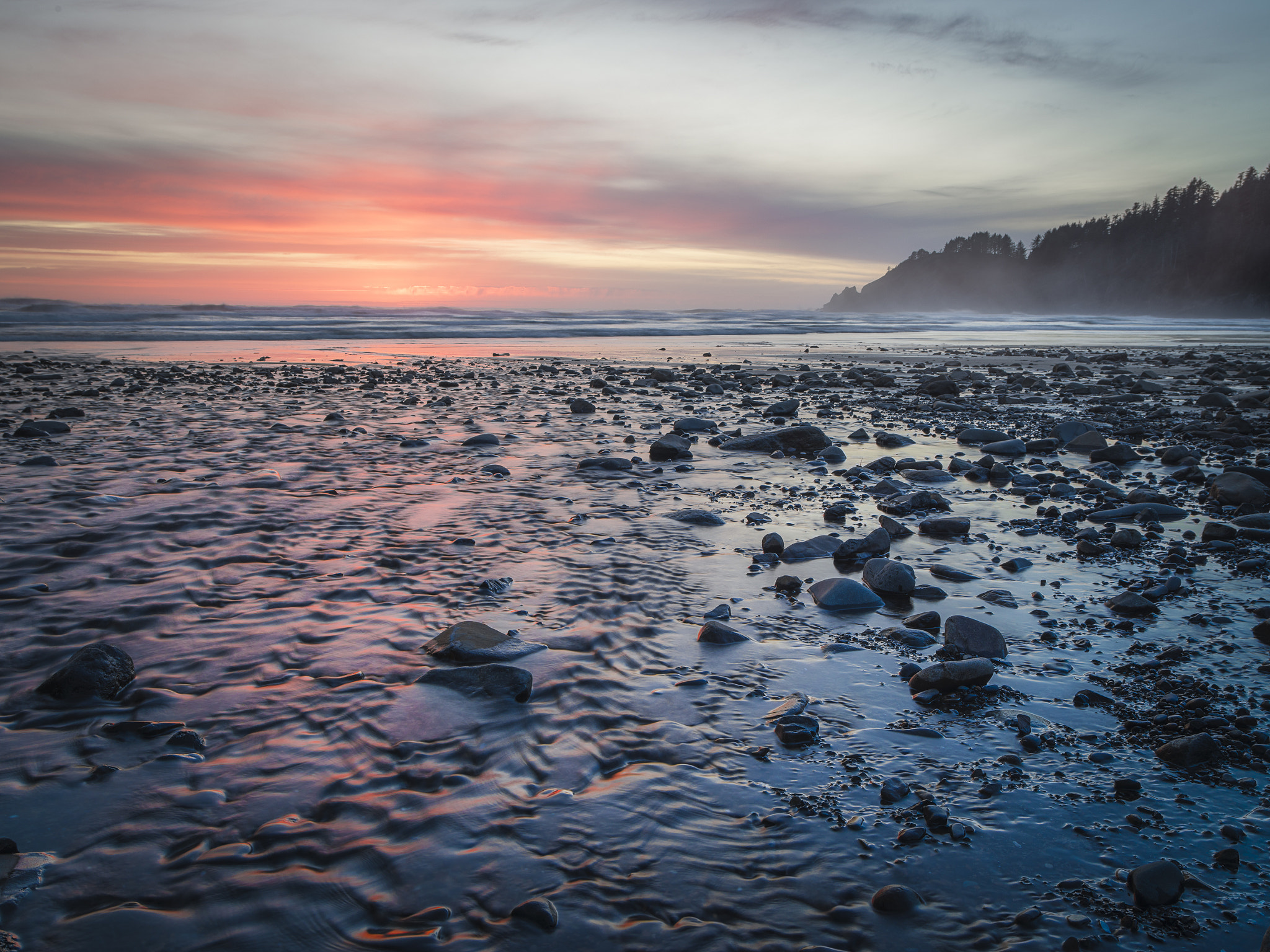 smc PENTAX-FA 645 35mm F3.5 AL [IF] sample photo. Water leads to sunset photography