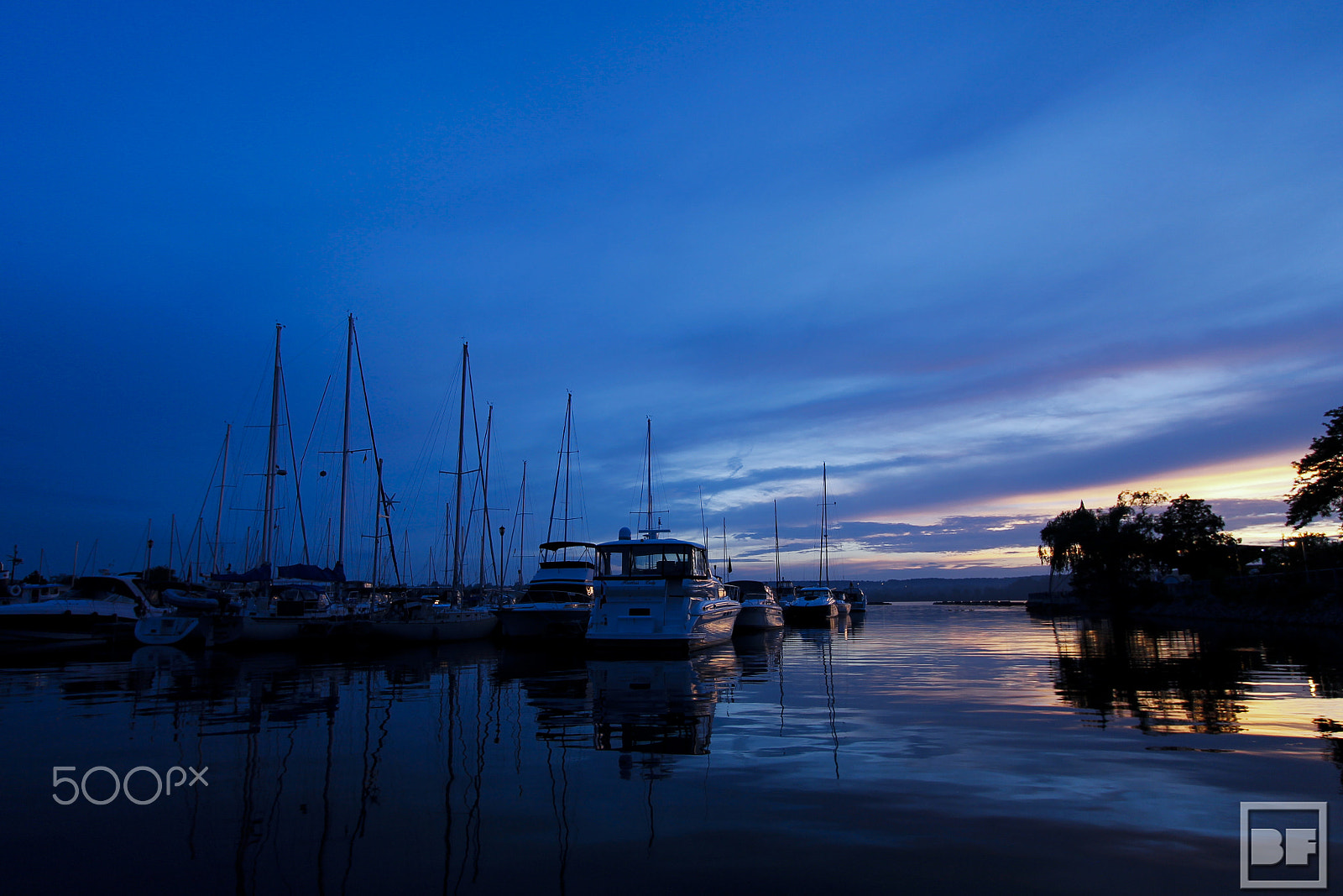 Canon EF-S 10-22mm F3.5-4.5 USM sample photo. Boat sunset photography