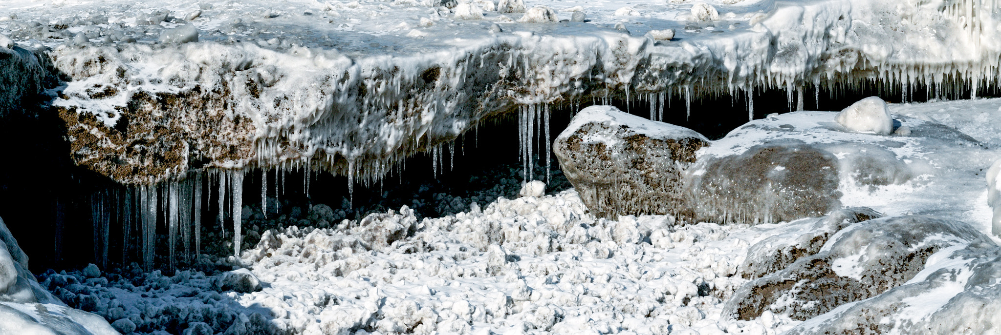 Nikon D7000 + AF Micro-Nikkor 105mm f/2.8 sample photo. Icy doom photography