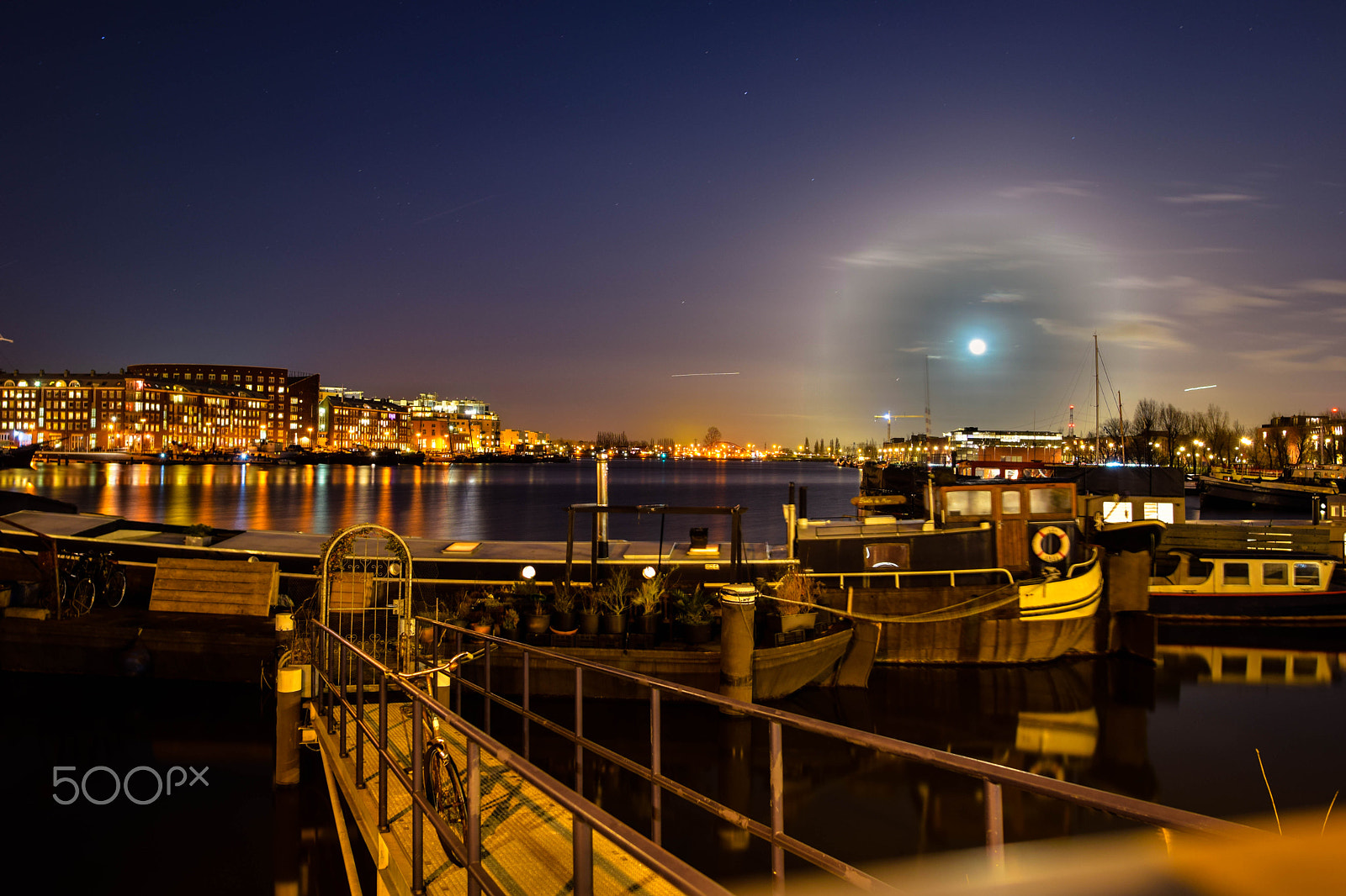 Nikon D5300 + Nikon AF-S Nikkor 20mm F1.8G ED sample photo. Full moon over amsterdam photography