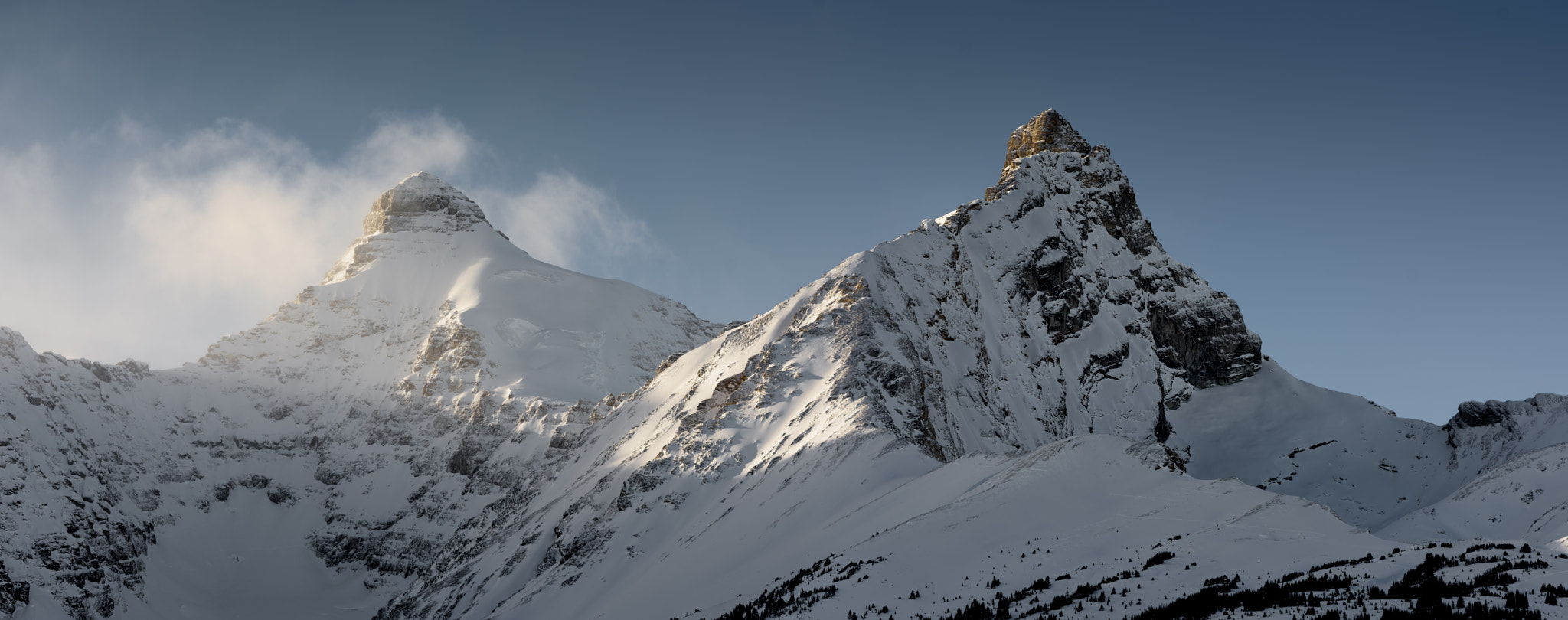 Nikon D810 + ZEISS Apo Sonnar T* 135mm F2 sample photo. Mount athabasca (3,491m) and hilda peak (3,060m) photography