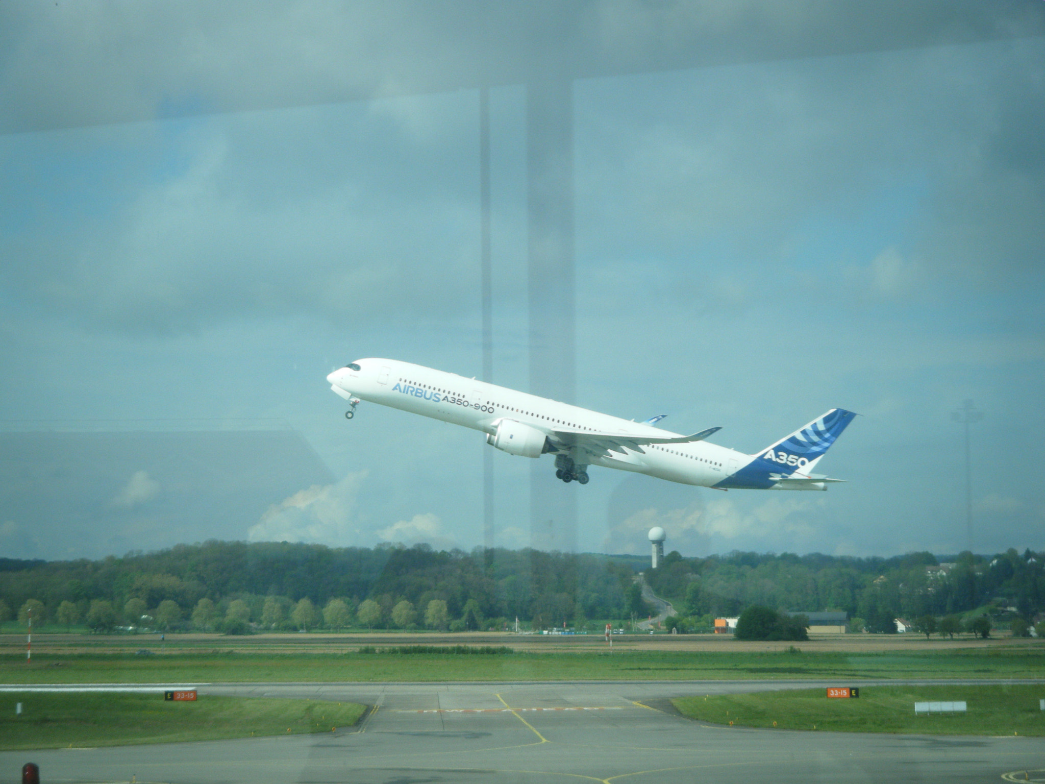 Fujifilm FinePix Z20fd sample photo. A350 spotted at basel airport photography