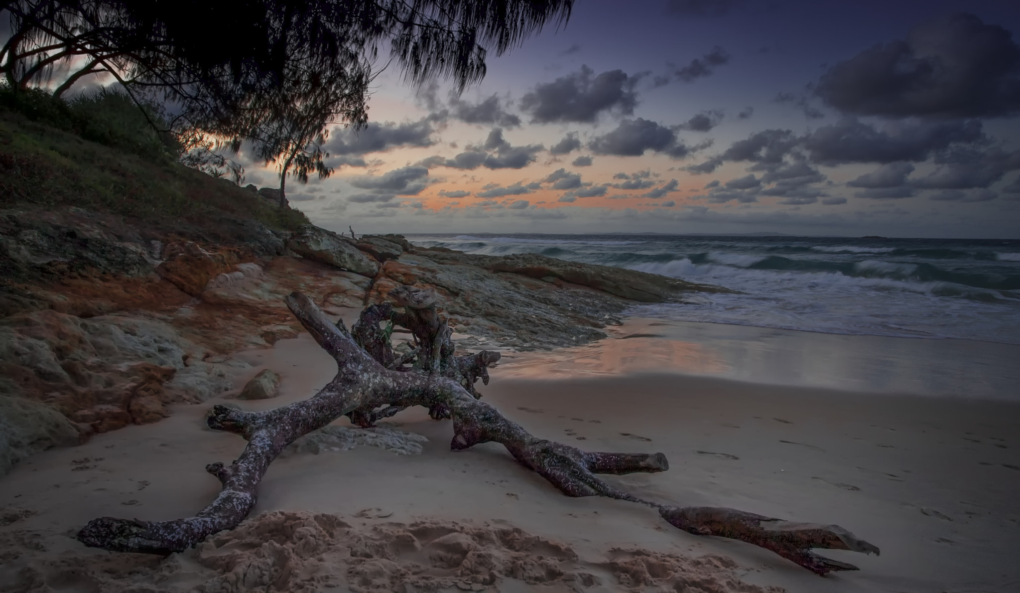 Canon EOS-1D Mark III sample photo. Cylinder beach photography