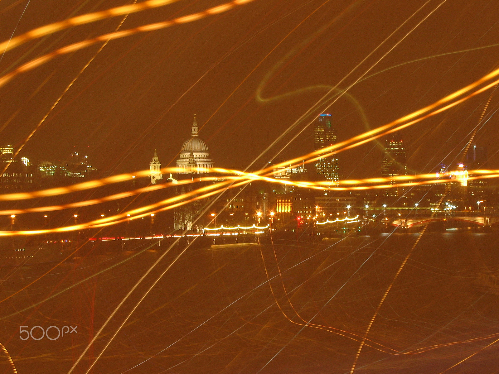 Canon POWERSHOT A85 sample photo. London by night photography