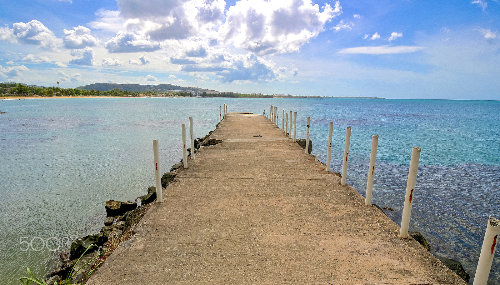 Canon EOS M + Canon EF-S 10-18mm F4.5–5.6 IS STM sample photo. Luquillo dock photography