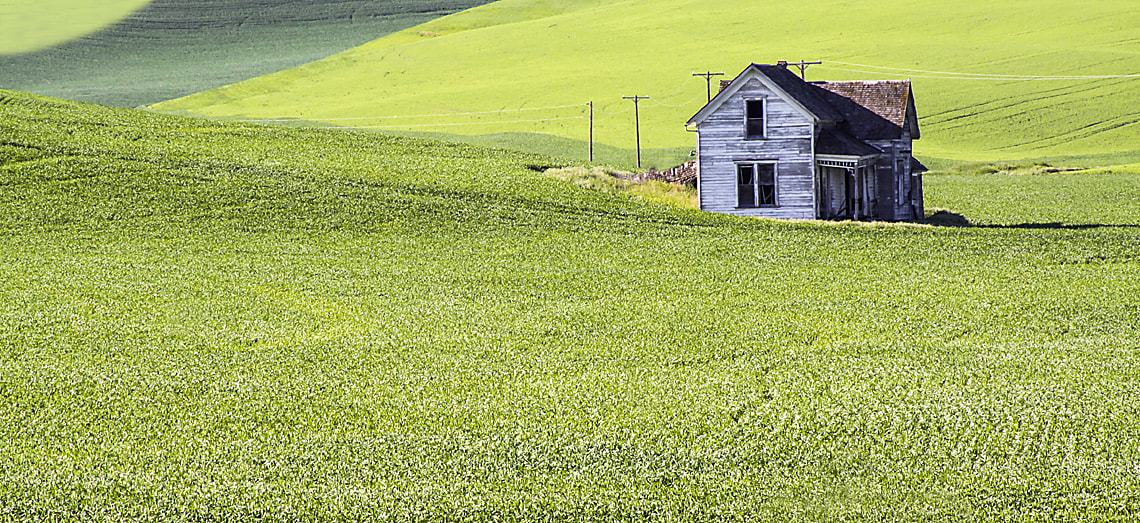Canon EF 75-300mm f/4-5.6 USM sample photo. Abandoned palouse country farmhouse photography