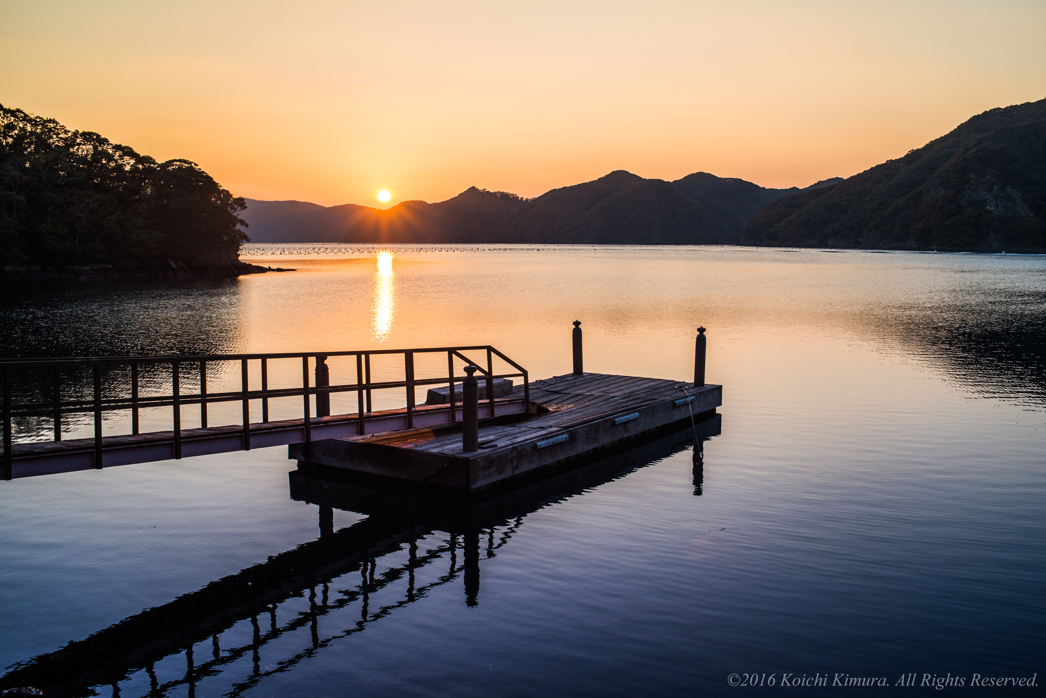 AF Zoom-Nikkor 35-70mm f/3.3-4.5 sample photo. Pier photography