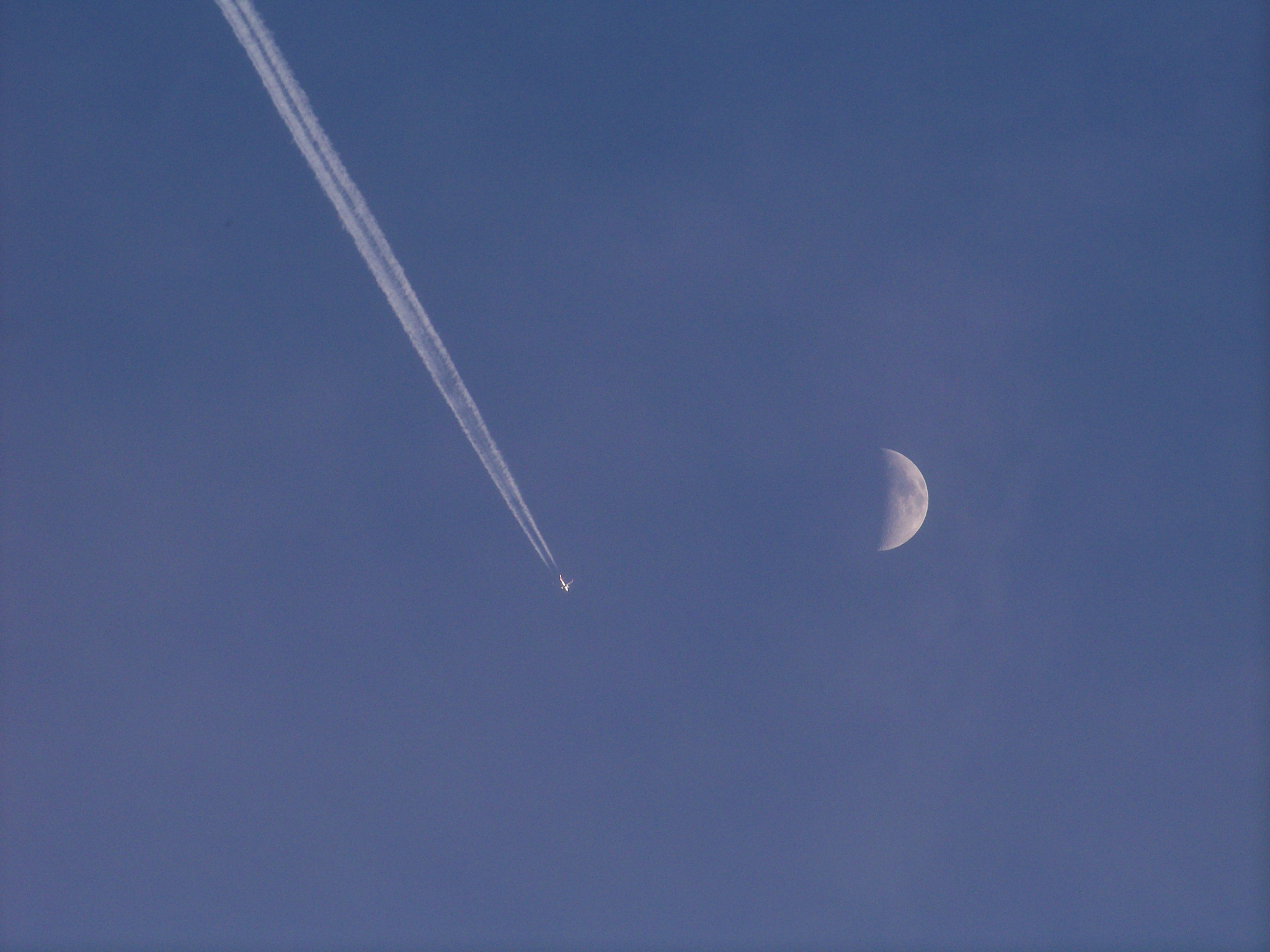Kodak EASYSHARE Z1012 IS DIGITAL CAMERA sample photo. Moon photography