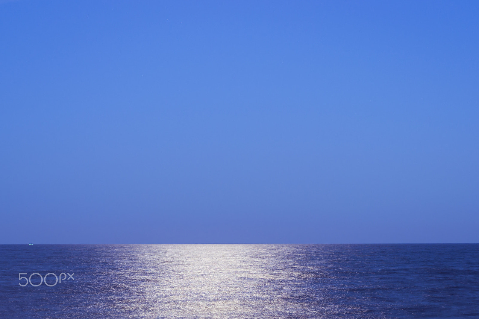 Nikon D3100 + Sigma 50mm F1.4 EX DG HSM sample photo. Moonlight reflects from the sea surface photography