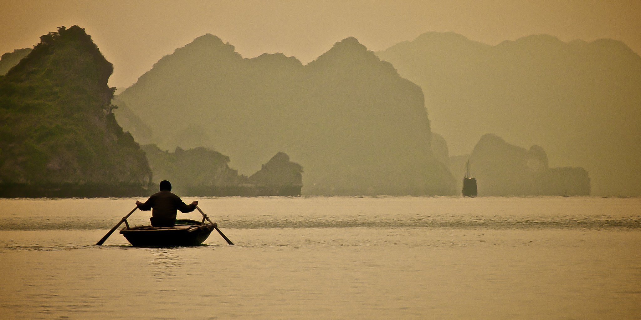 Pentax K20D sample photo. Halong bay photography