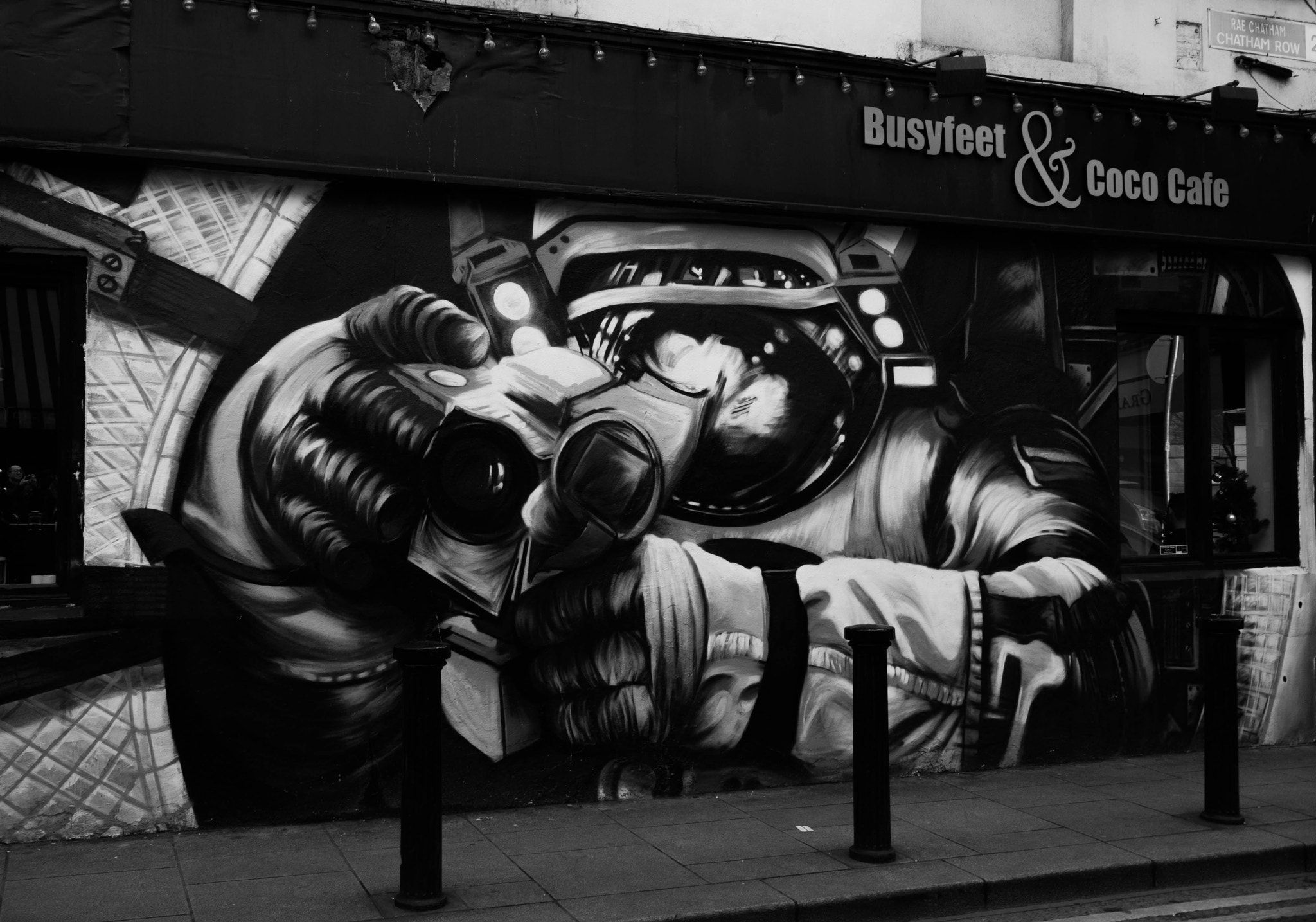 Panasonic Lumix DMC-GF2 sample photo. Astronaut graffiti in dublin street photography
