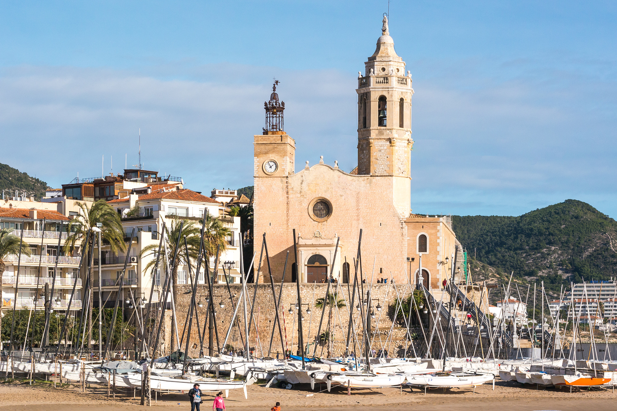 Panasonic Lumix DMC-G5 + Olympus M.Zuiko Digital 45mm F1.8 sample photo. The church of sitges photography