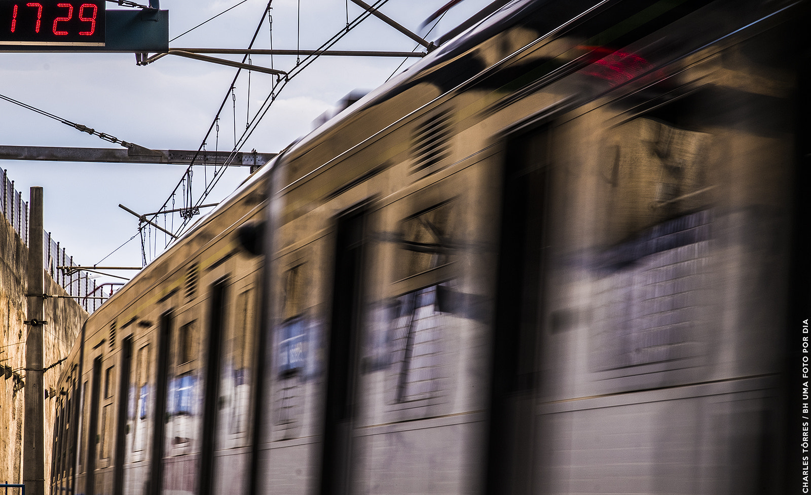 Fujifilm X-E1 + Fujifilm XF 18-135mm F3.5-5.6 R LM OIS WR sample photo. Fast life photography