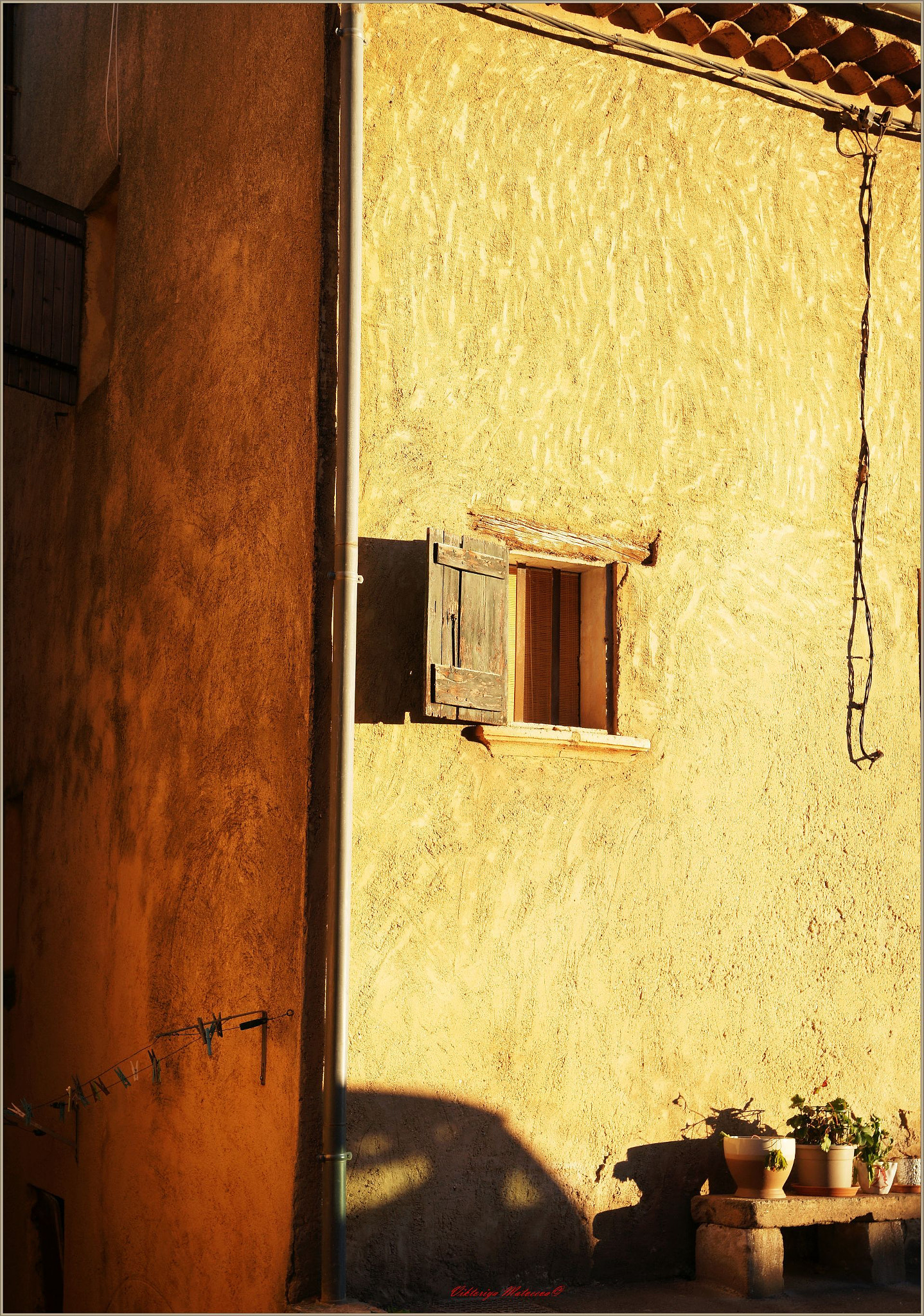Sony Alpha DSLR-A850 + Sony 28-75mm F2.8 SAM sample photo. La maison solaire photography