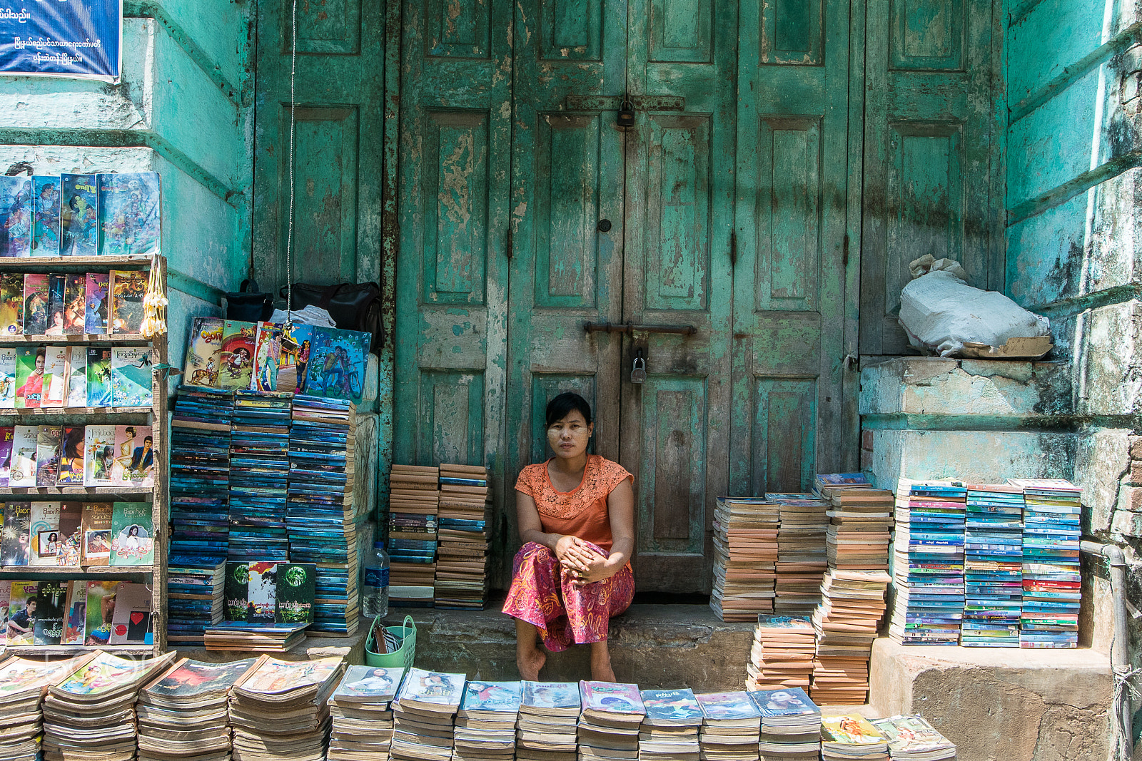 Nikon 1 J5 + Nikon 1 Nikkor VR 6.7-13mm F3.5-5.6 sample photo. Something about yangon photography