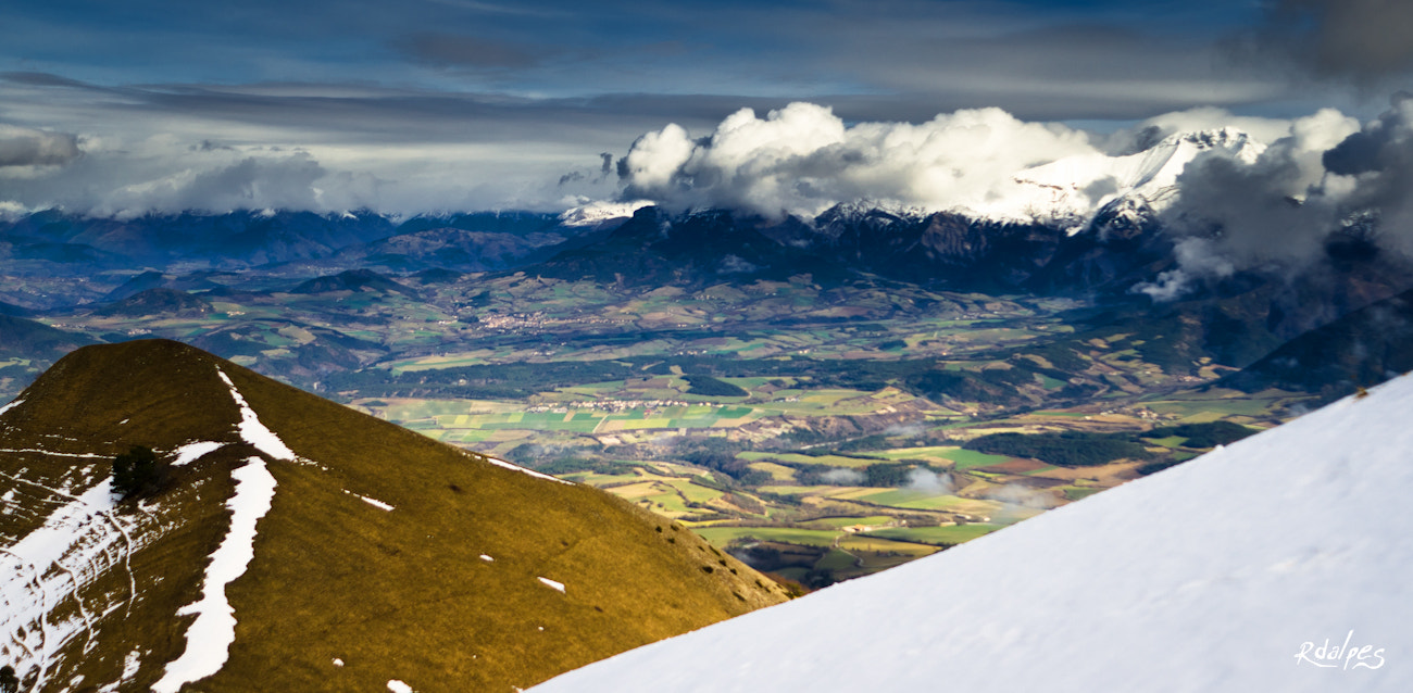 Nikon D7000 + AF Nikkor 24mm f/2.8 sample photo. Pasture, snow and country side photography