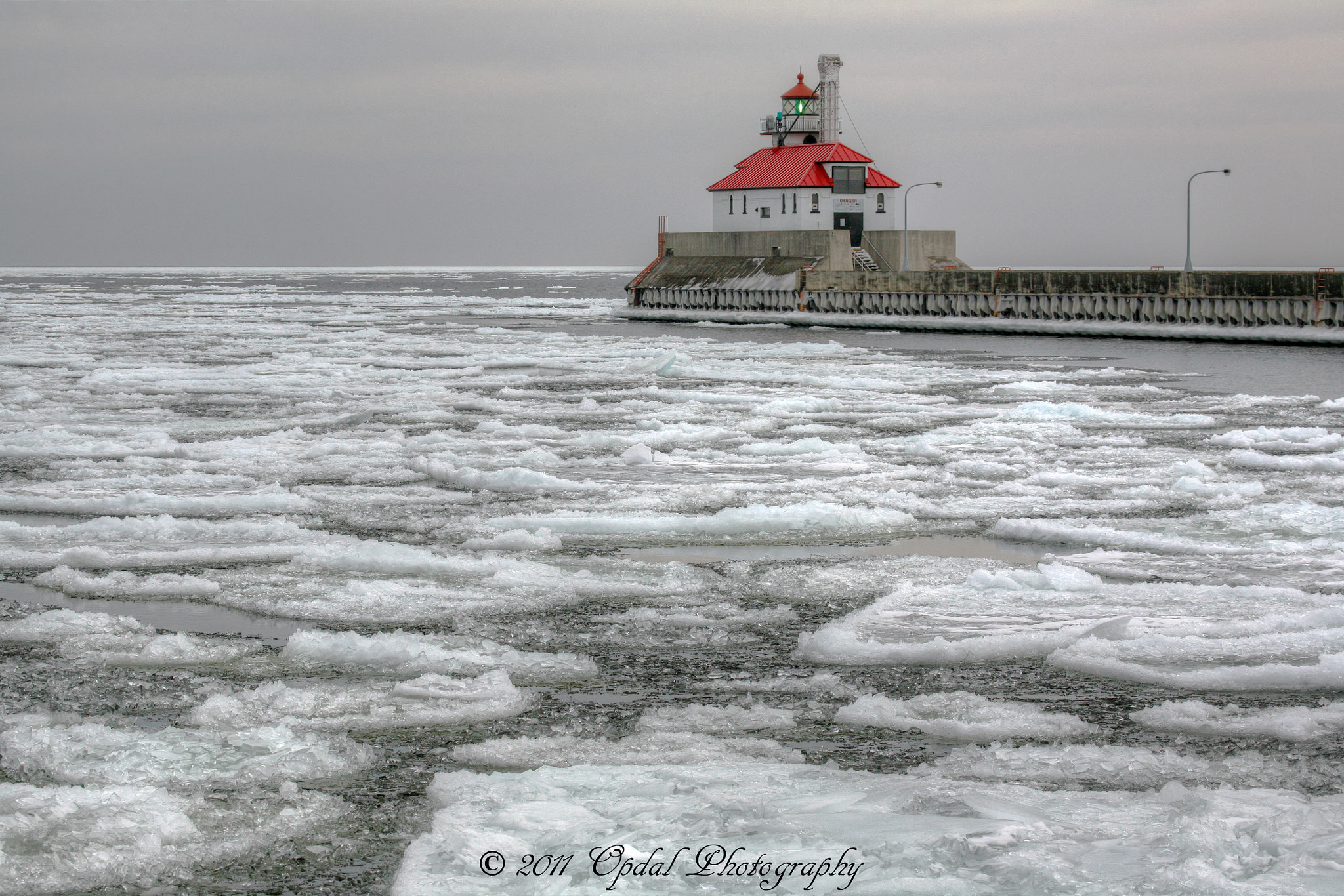 Canon EF 100-400mm F4.5-5.6L IS USM sample photo. Duluth south breakwater outer light photography