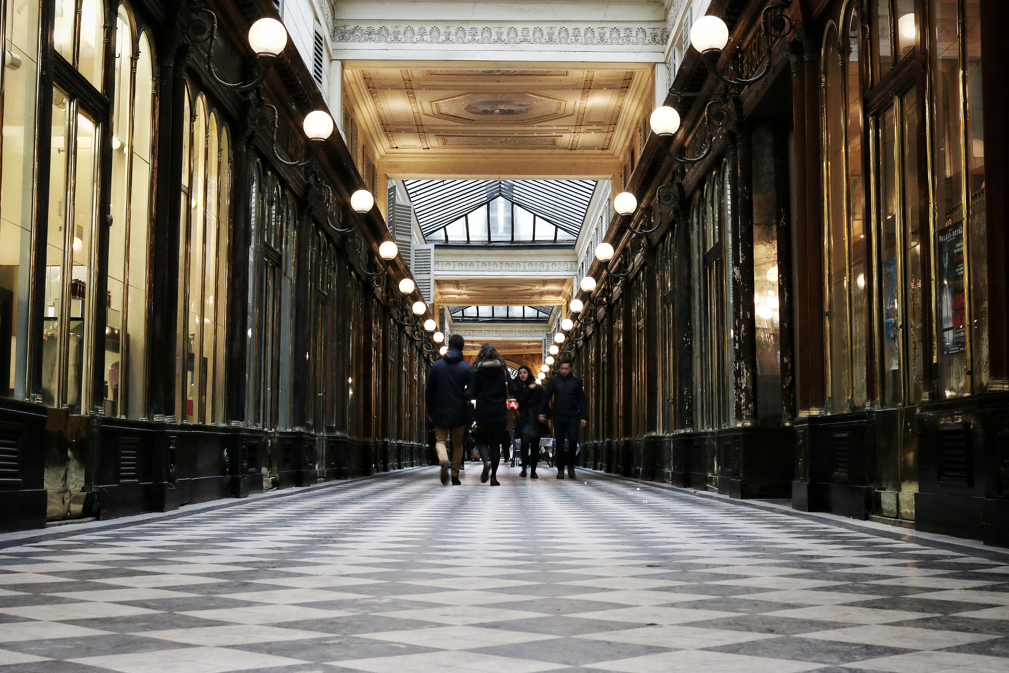 Canon EOS 70D + Canon EF 35mm F2 IS USM sample photo. Galerie véro-dodat (paris, france) photography
