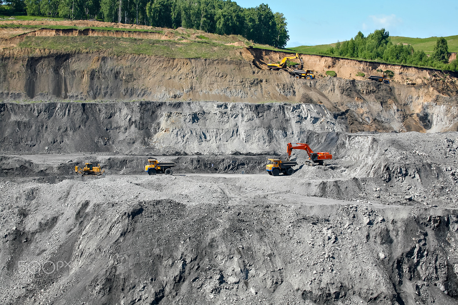 Canon EF 100-400mm F4.5-5.6L IS USM sample photo. Excavator loading mining truck photography