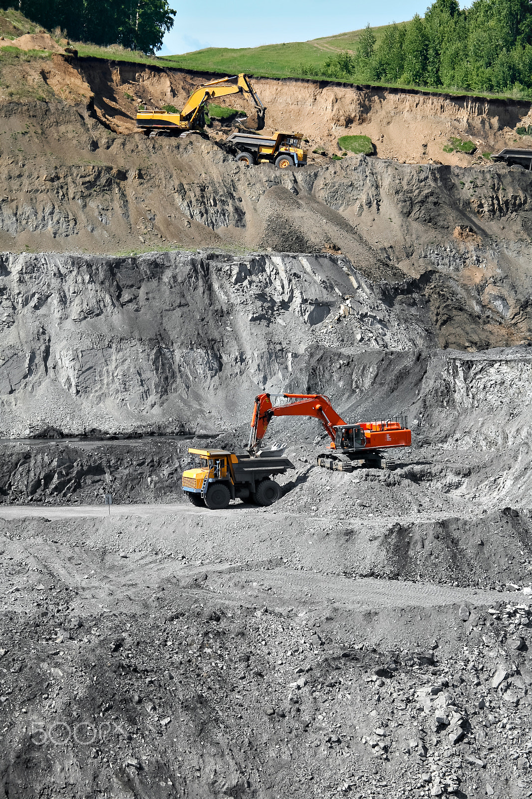 Canon EF 100-400mm F4.5-5.6L IS USM sample photo. Excavator loading mining truck photography