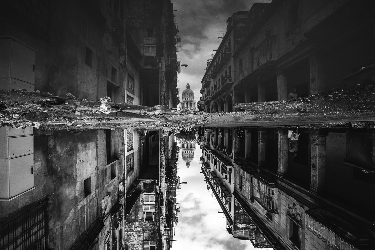 Sony a7S + Canon EF 16-35mm F2.8L II USM sample photo. Reflecting in cuba photography