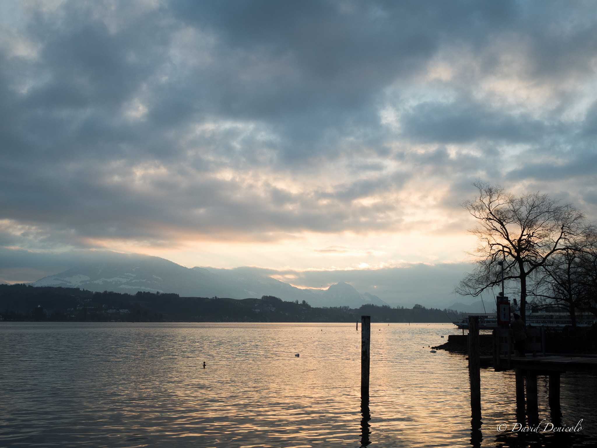Olympus OM-D E-M5 II + Olympus M.Zuiko Digital 17mm F1.8 sample photo. Sunrise in luzern photography
