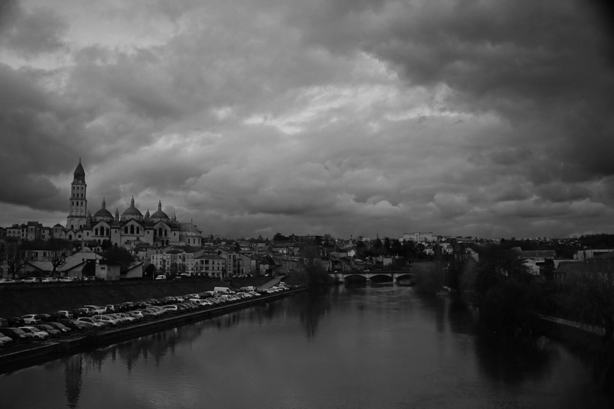 Sony a7 + Sony E 20mm F2.8 sample photo. Périgueux et sa cathédrale saint front photography