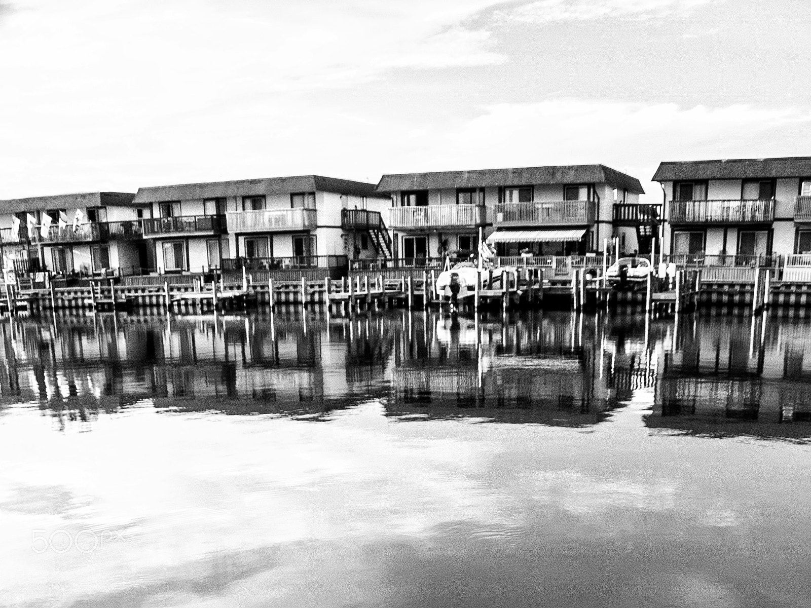 Canon EOS 450D (EOS Rebel XSi / EOS Kiss X2) sample photo. Let's live on the water photography