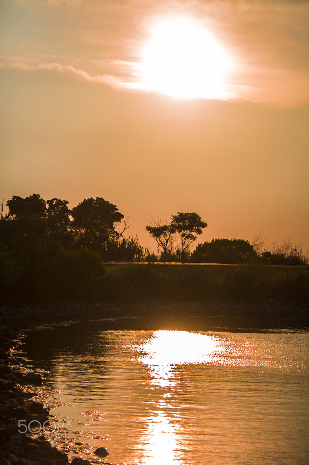 Canon EOS 450D (EOS Rebel XSi / EOS Kiss X2) sample photo. Sunset on the water photography